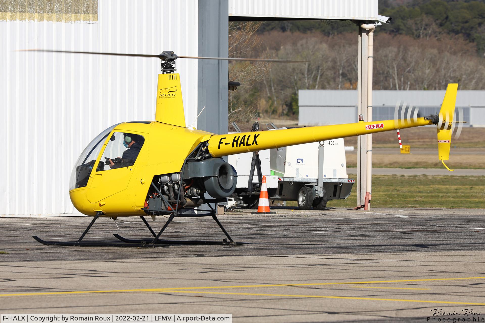 F-HALX, Robinson R22 Mariner II C/N 2830M, Parked