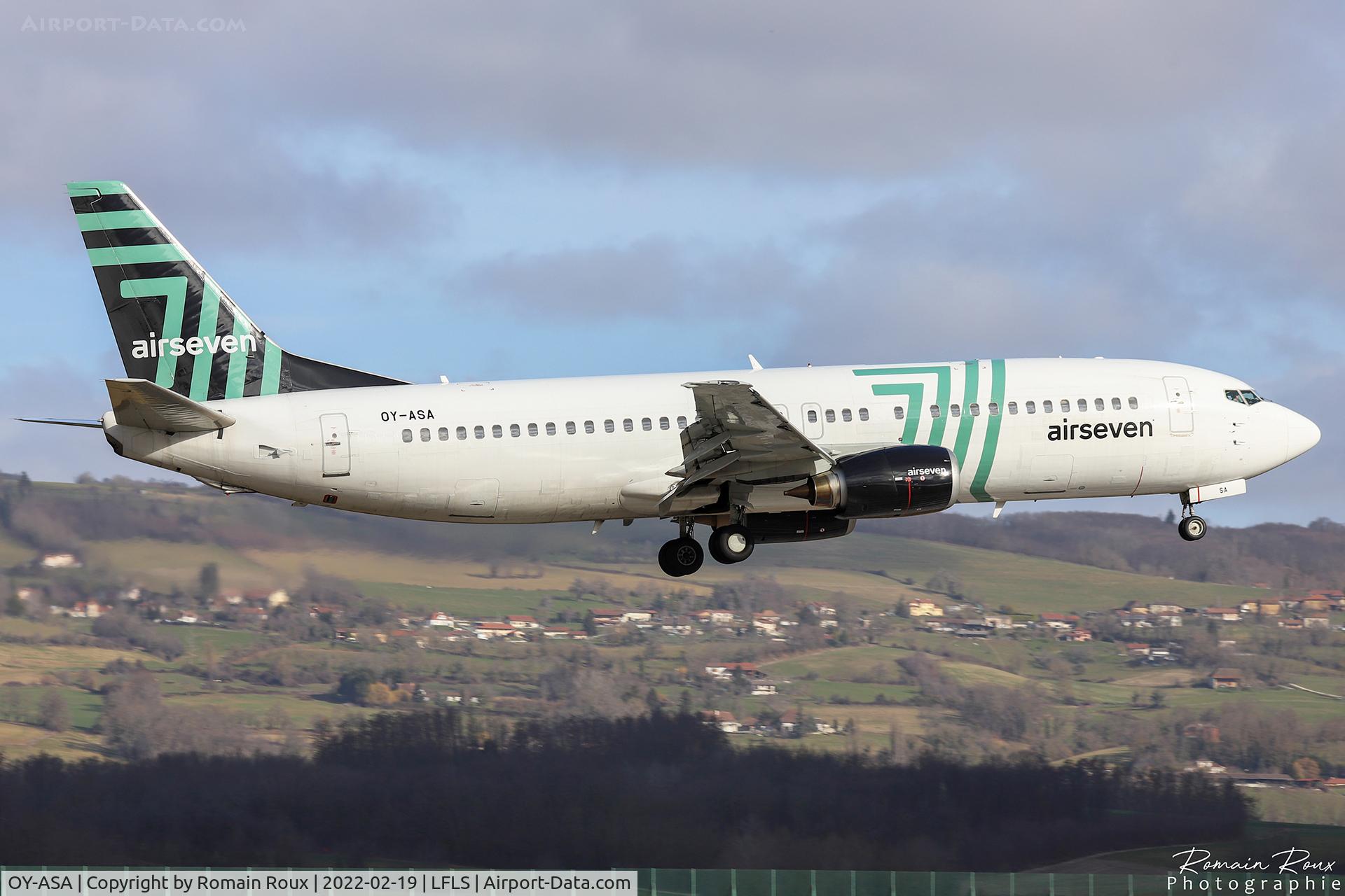 OY-ASA, 1990 Boeing 737-405 C/N 24644, Landing
