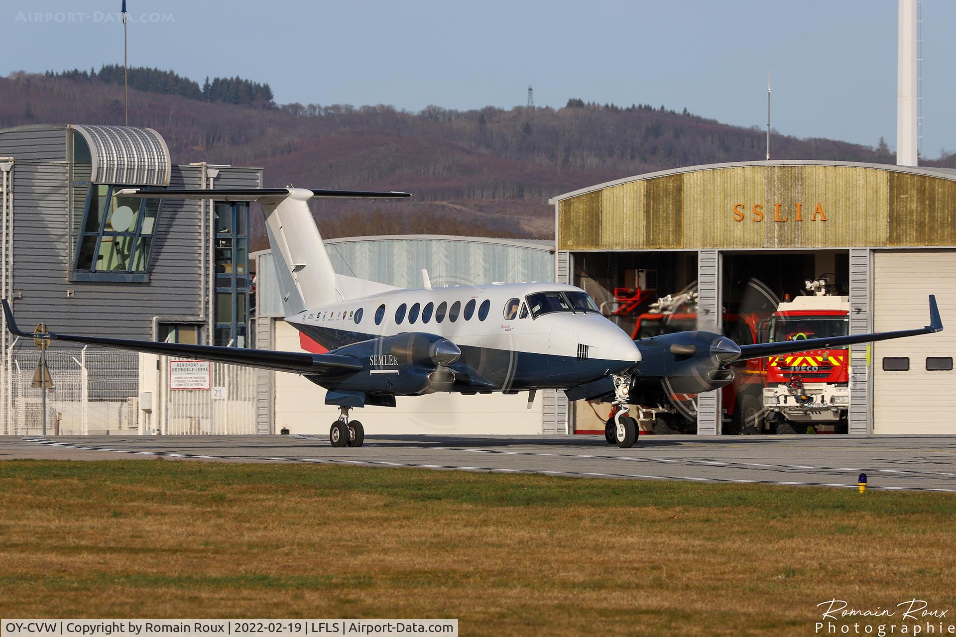 OY-CVW, 2007 Beechcraft B300 Super King Air 350 C/N FL-569, Taxiing
