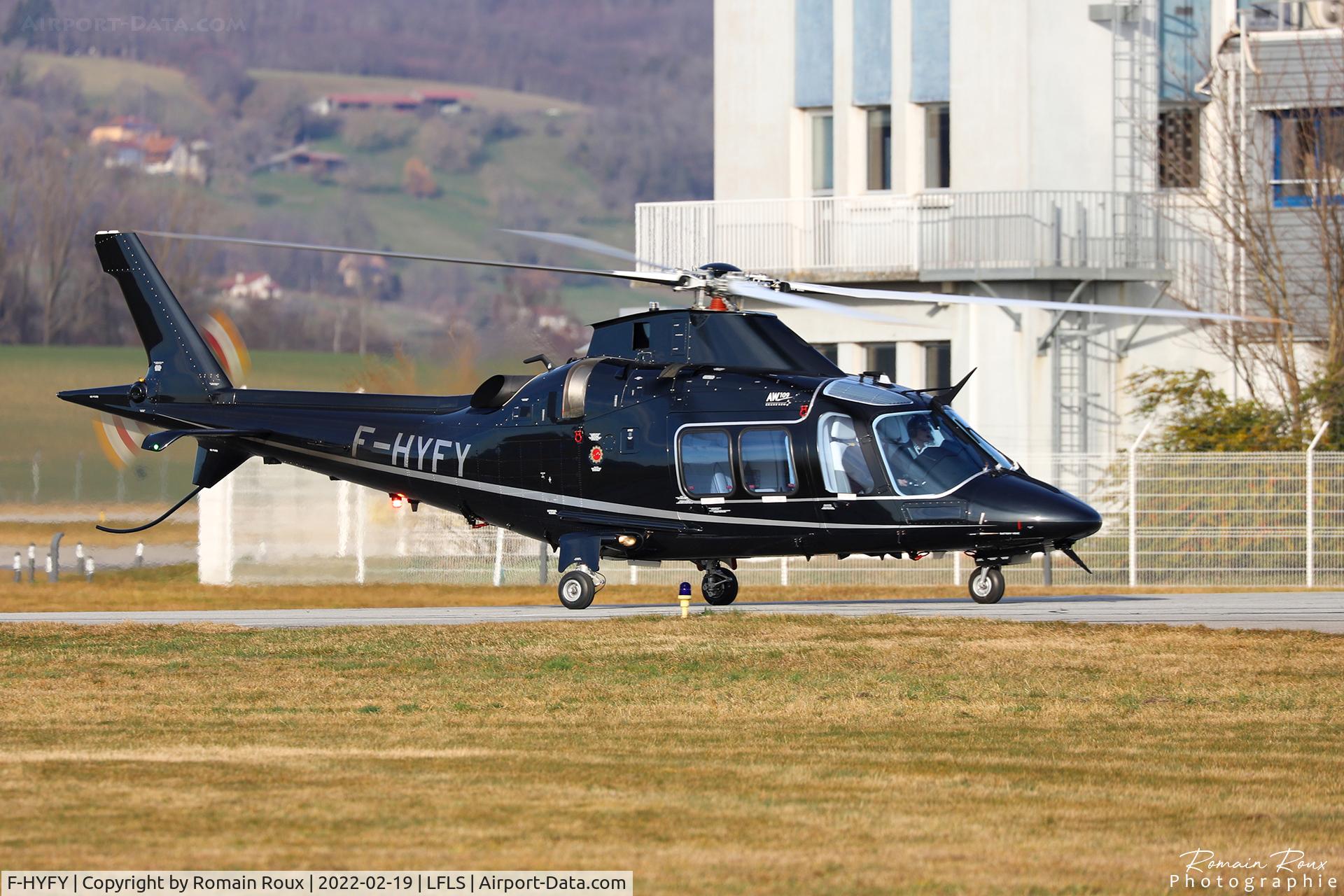 F-HYFY, 2017 Leonardo AW-109SP GrandNew C/N 22376, Taxiing