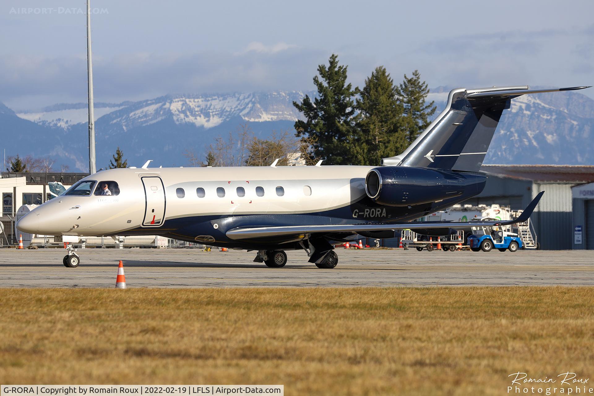 G-RORA, 2018 Embraer EMB-550 Legacy 500 C/N 55000057, Taxiing