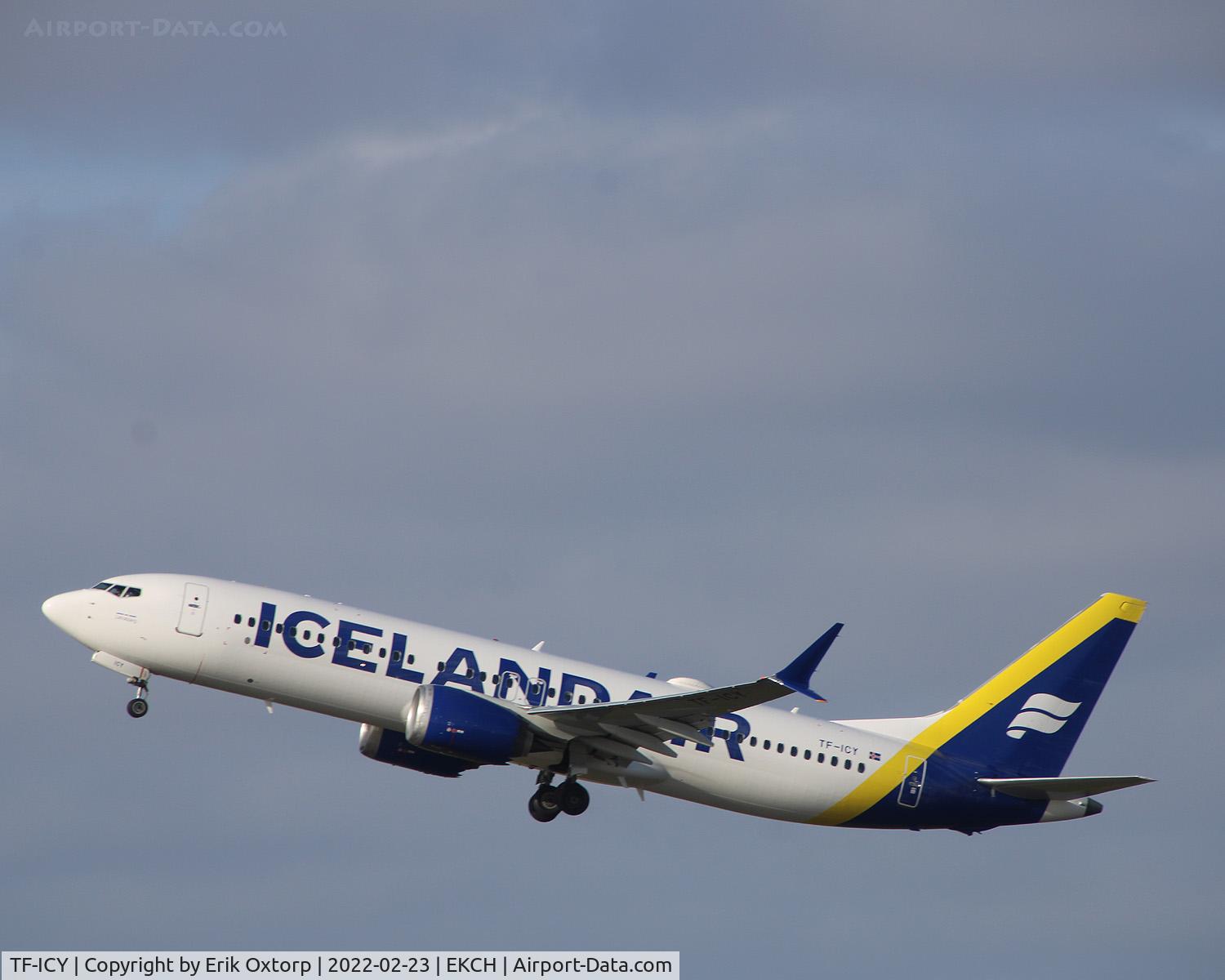 TF-ICY, 2018 Boeing 737-8 MAX C/N 44354, TF-ICY taking off rw 22R