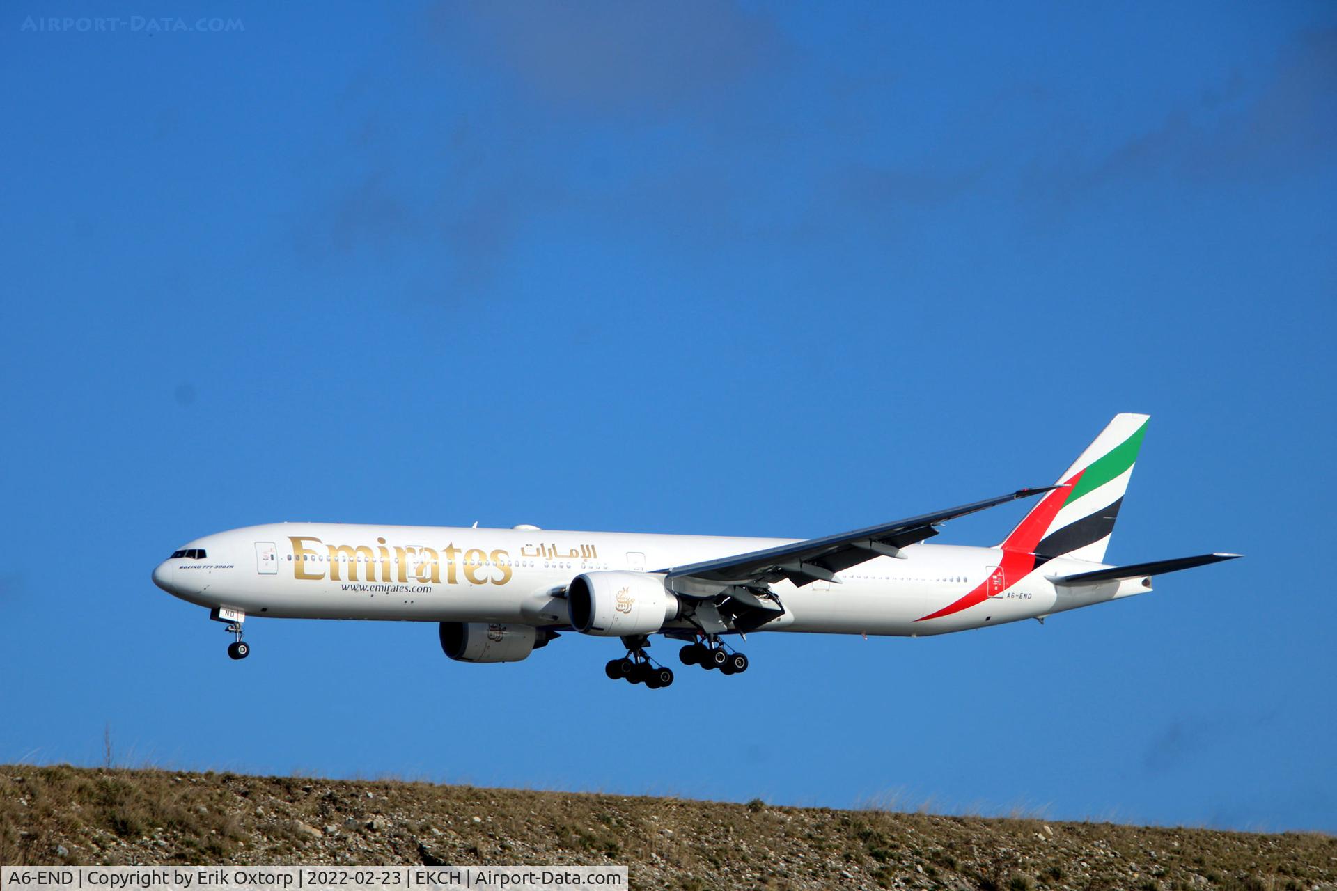 A6-END, 2012 Boeing 777-31H/ER C/N 41084, A6-END landing rw 30