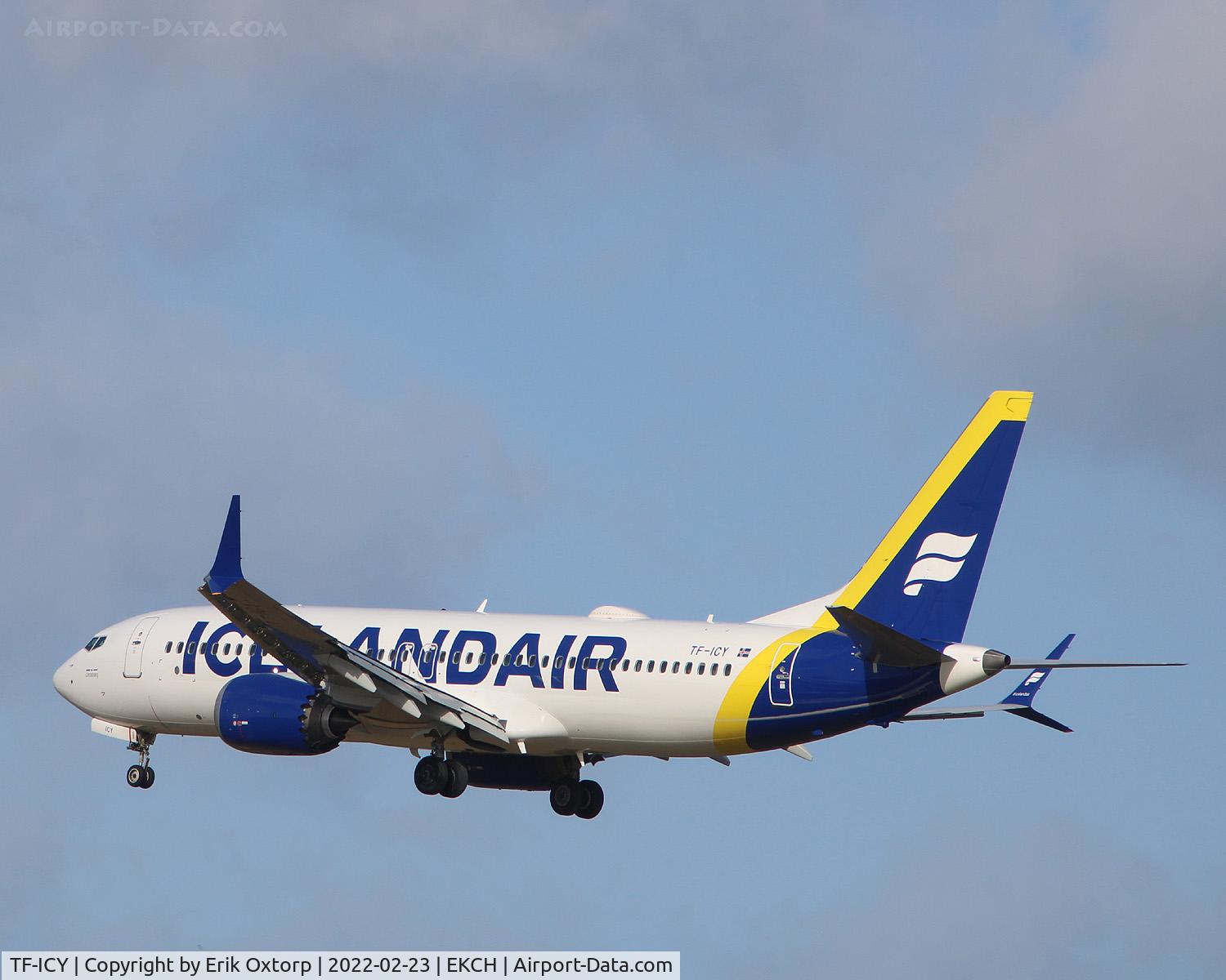 TF-ICY, 2018 Boeing 737-8 MAX C/N 44354, TF-ICY landing rw 30