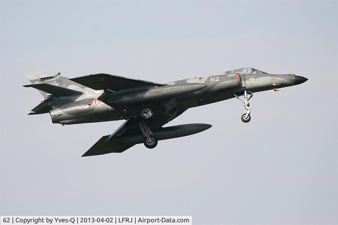 62, Dassault Super Etendard C/N 76, Dassault Super Etendard M (SEM), Short Approach Rwy 08, Landivisiau Naval Air Base (LFRJ)