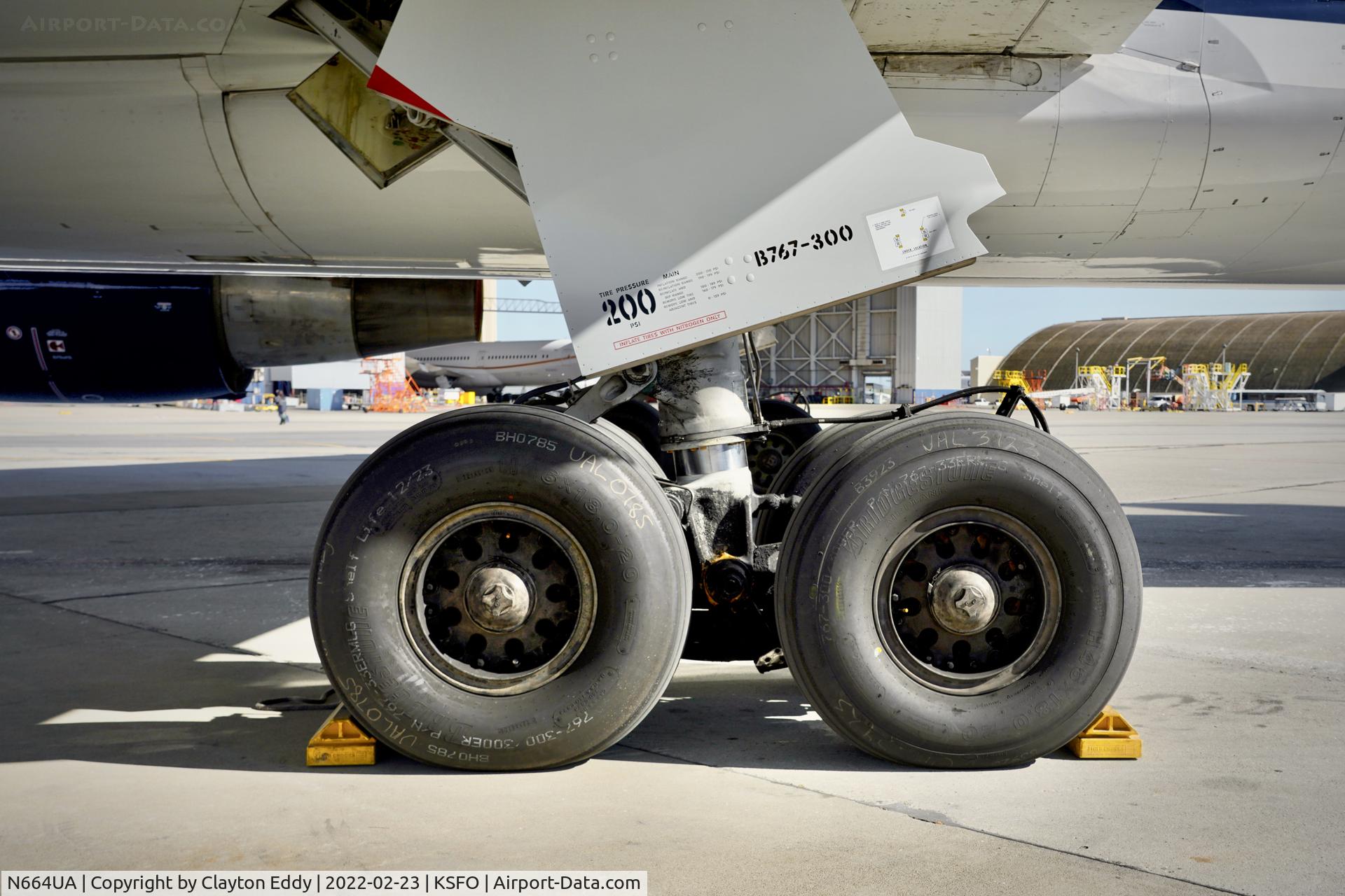 N664UA, 1998 Boeing 767-322 C/N 29236, SFO 2022.