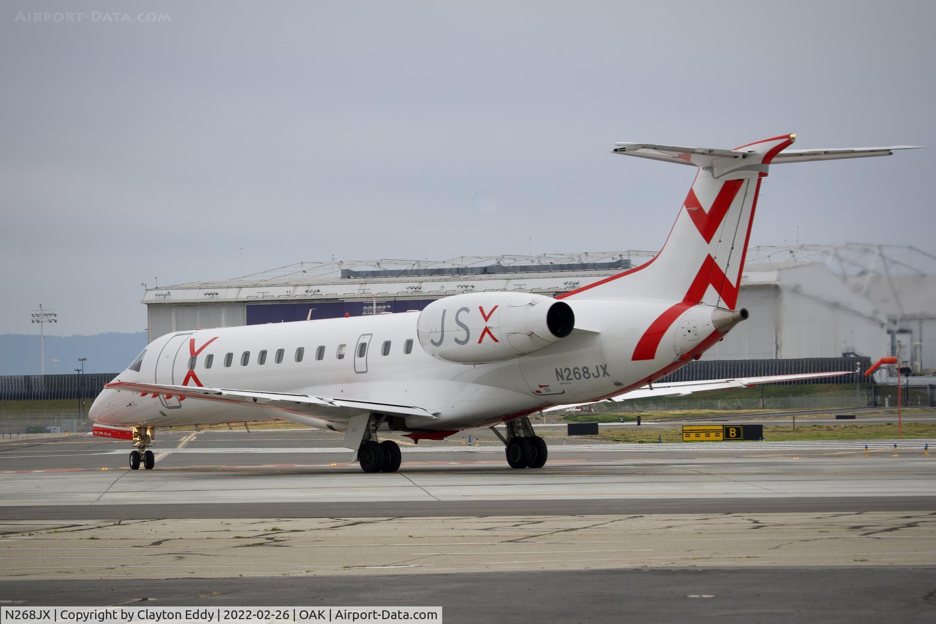 N268JX, 2001 Embraer ERJ-135ER (EMB-135ER) C/N 145499, Oakland Airport California 2022.