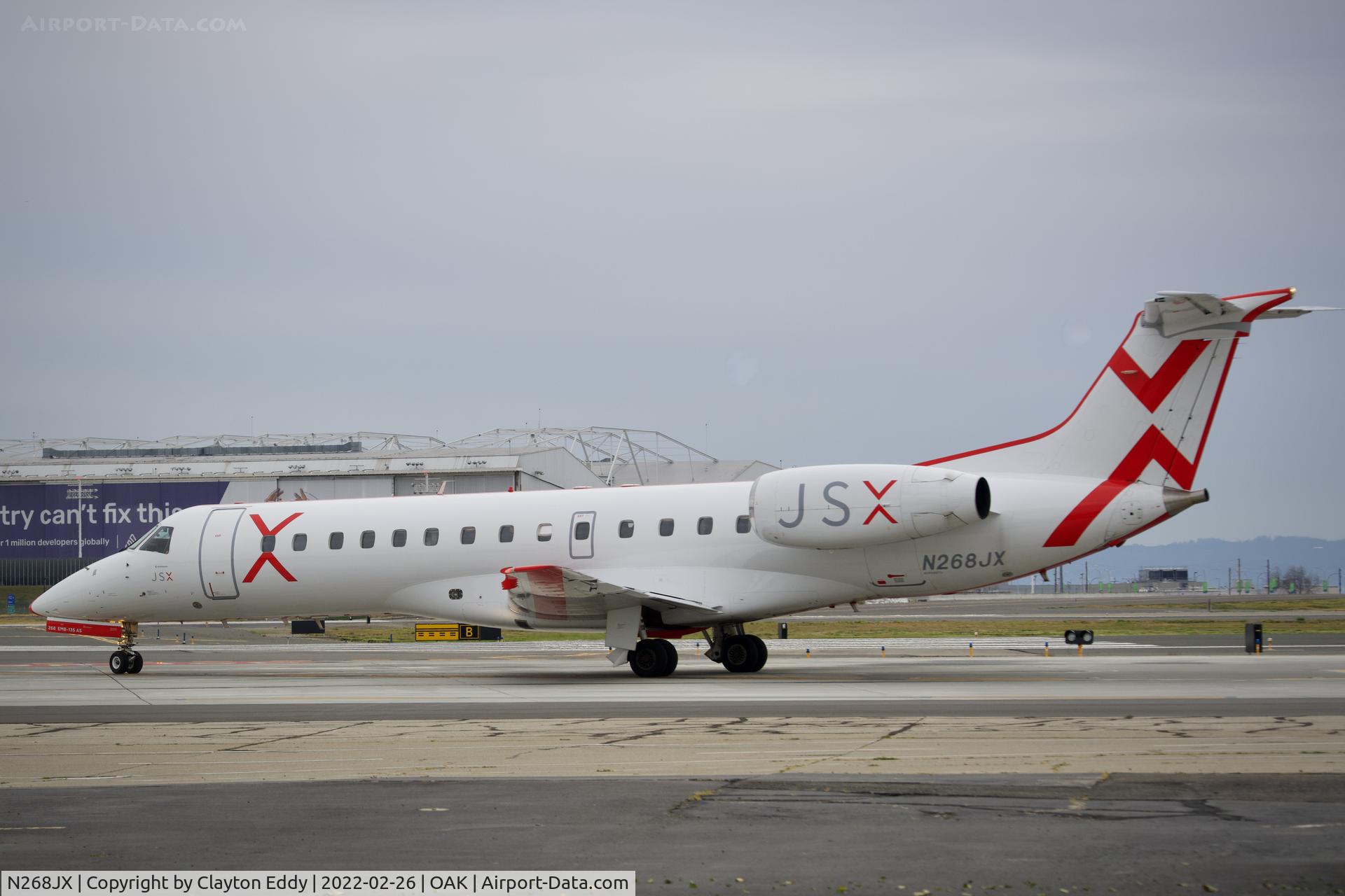 N268JX, 2001 Embraer ERJ-135ER (EMB-135ER) C/N 145499, Oakland Airport California 2022.