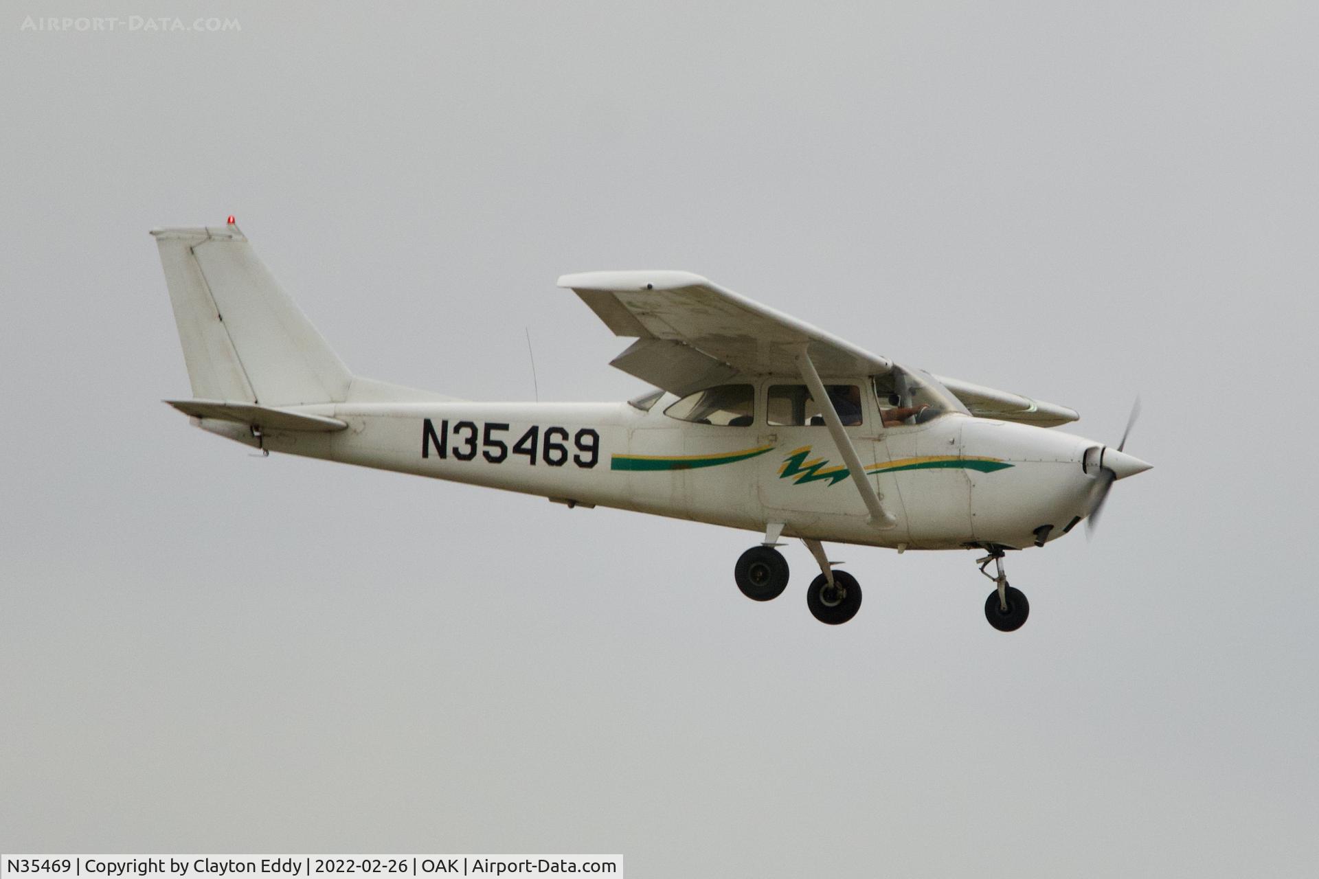 N35469, 1968 Cessna 172I C/N 17256786, Oakland airport in California 2022.