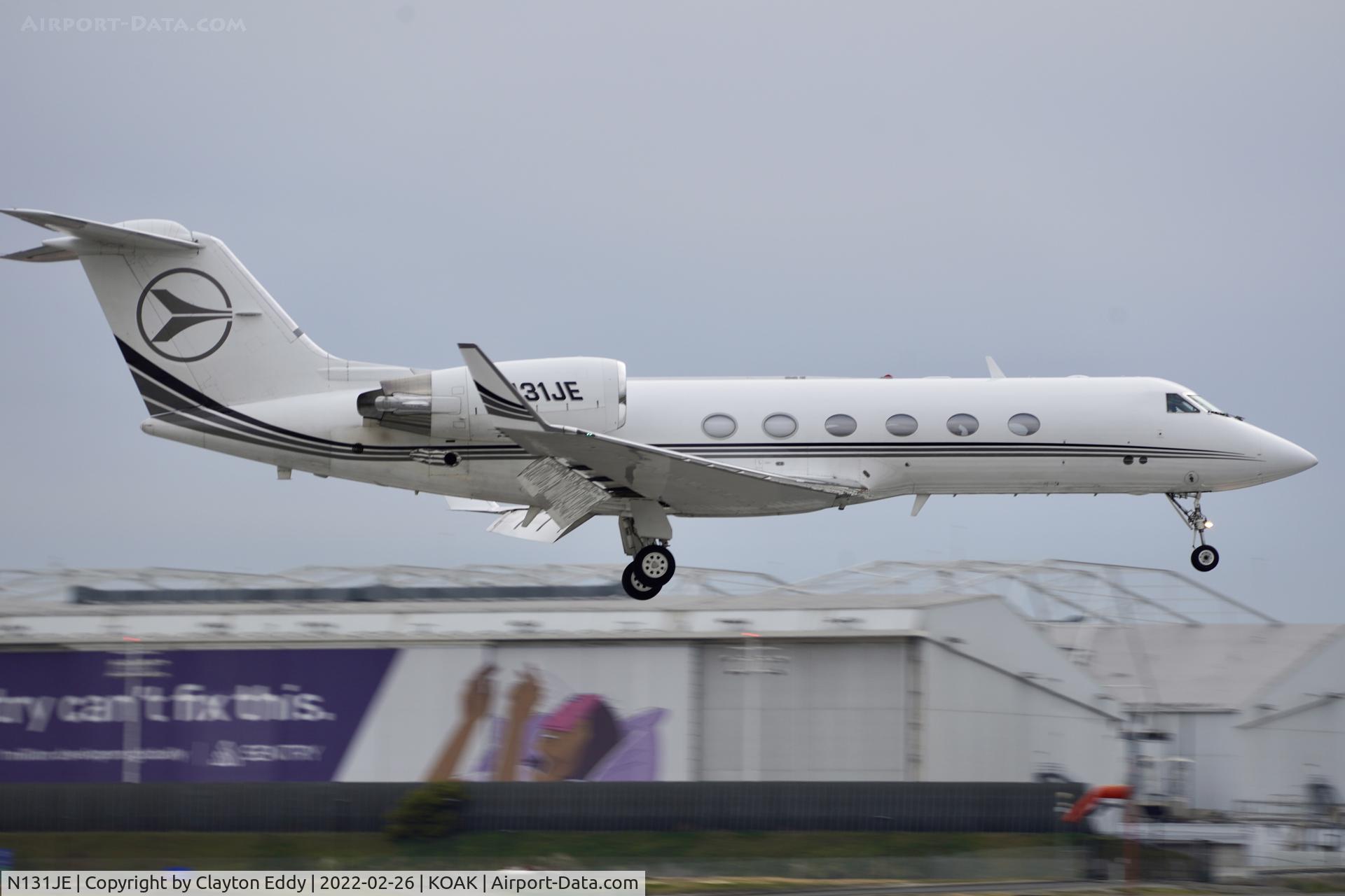 N131JE, 2000 Gulfstream Aerospace G-IV C/N 1408, Oakland Airport in California 2022.
