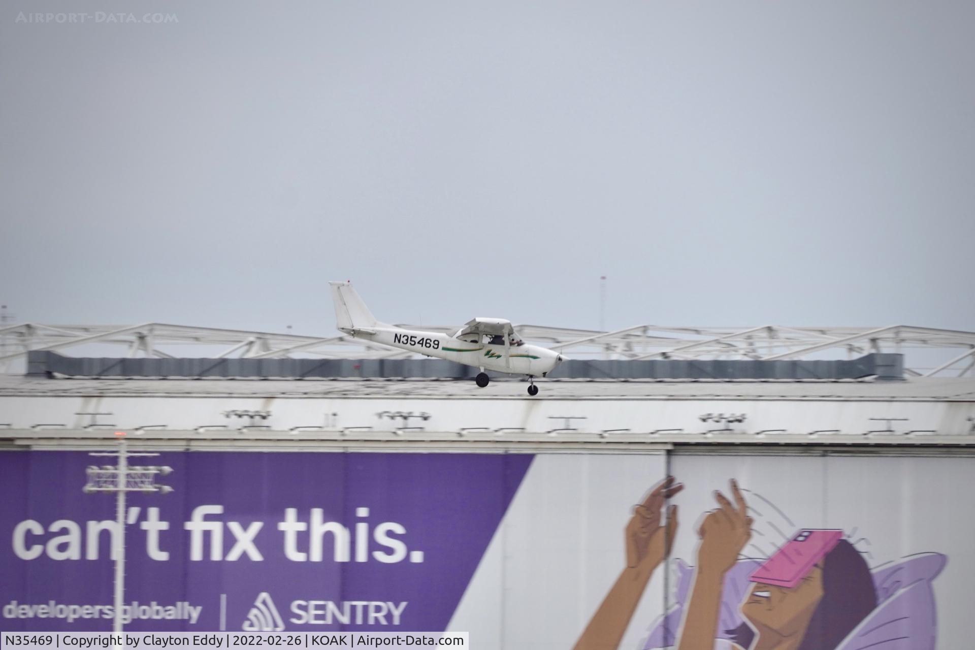 N35469, 1968 Cessna 172I C/N 17256786, Oakland airport 2022.