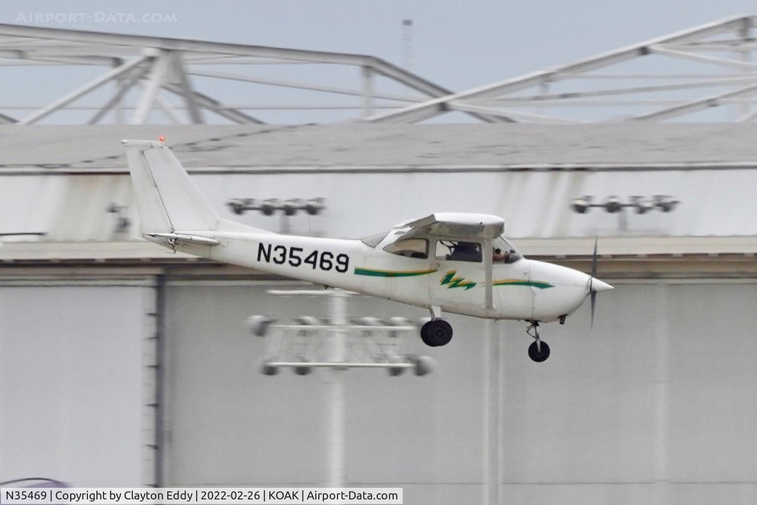 N35469, 1968 Cessna 172I C/N 17256786, Oakland airport 2022.
