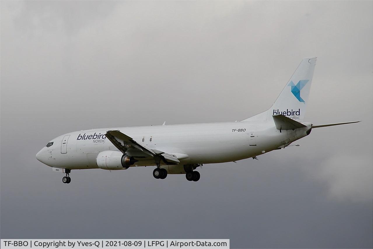 TF-BBO, 1990 Boeing 737-46BSF C/N 24573, Boeing 737-46BSF, On final rwy 26L, Roissy Charles De Gaulle airport (LFPG-CDG)