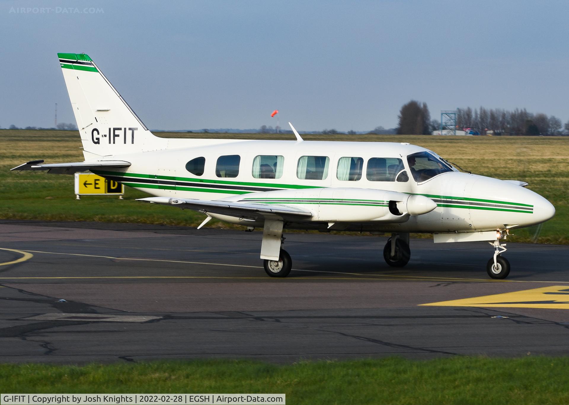 G-IFIT, 1980 Piper PA-31-350 Chieftain C/N 31-8052078, Departing Norwich.