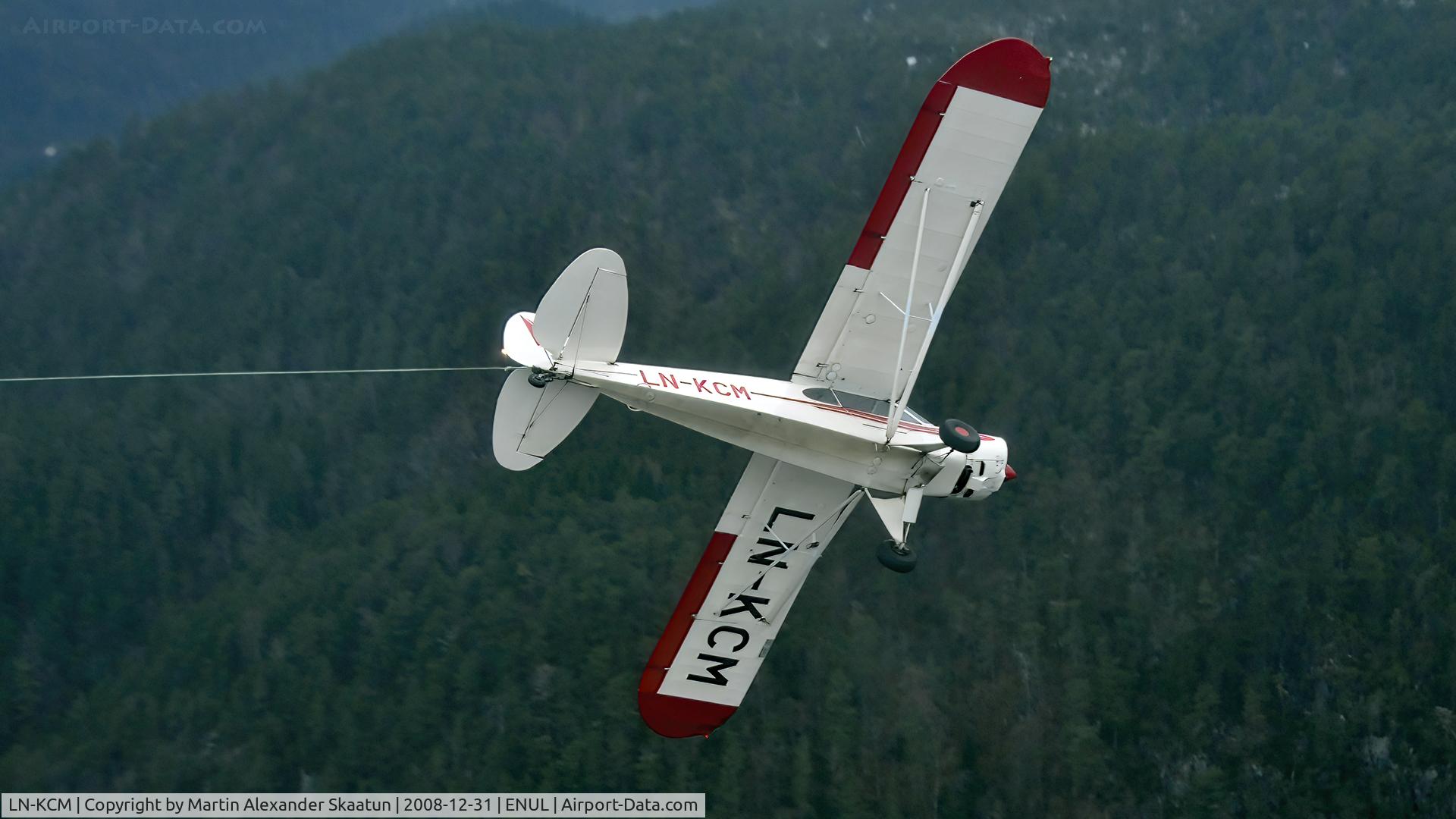 LN-KCM, 1959 Piper PA-18A-150 Super Cub C/N 18-5878, Banking away after releasing a glider.
