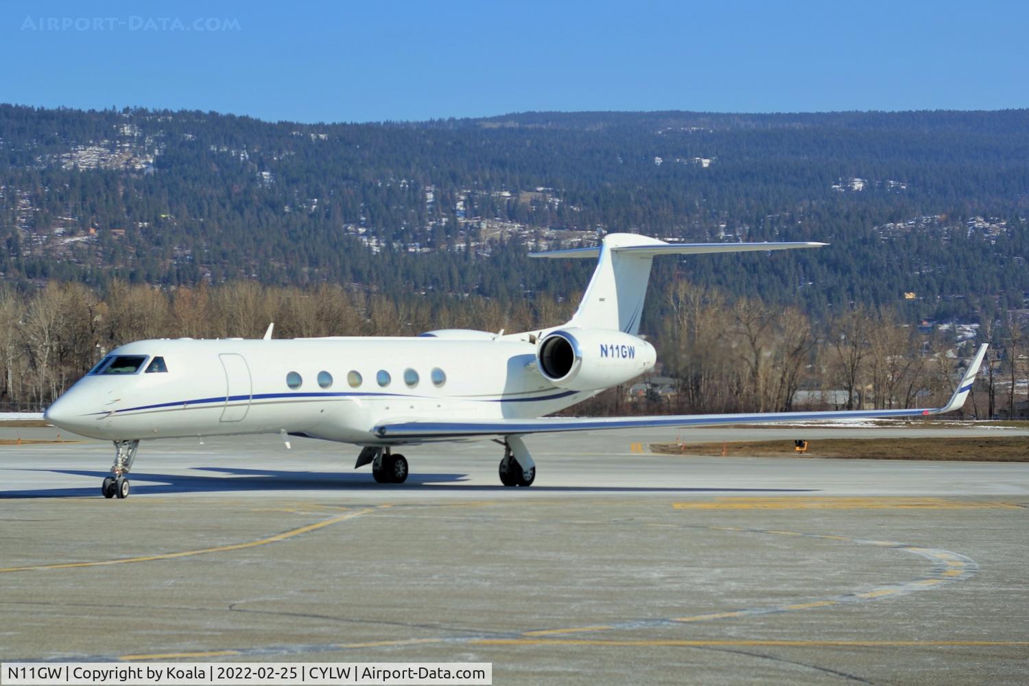 N11GW, 1996 Gulfstream Aerospace G-V C/N 507, Arrival at the GAT
