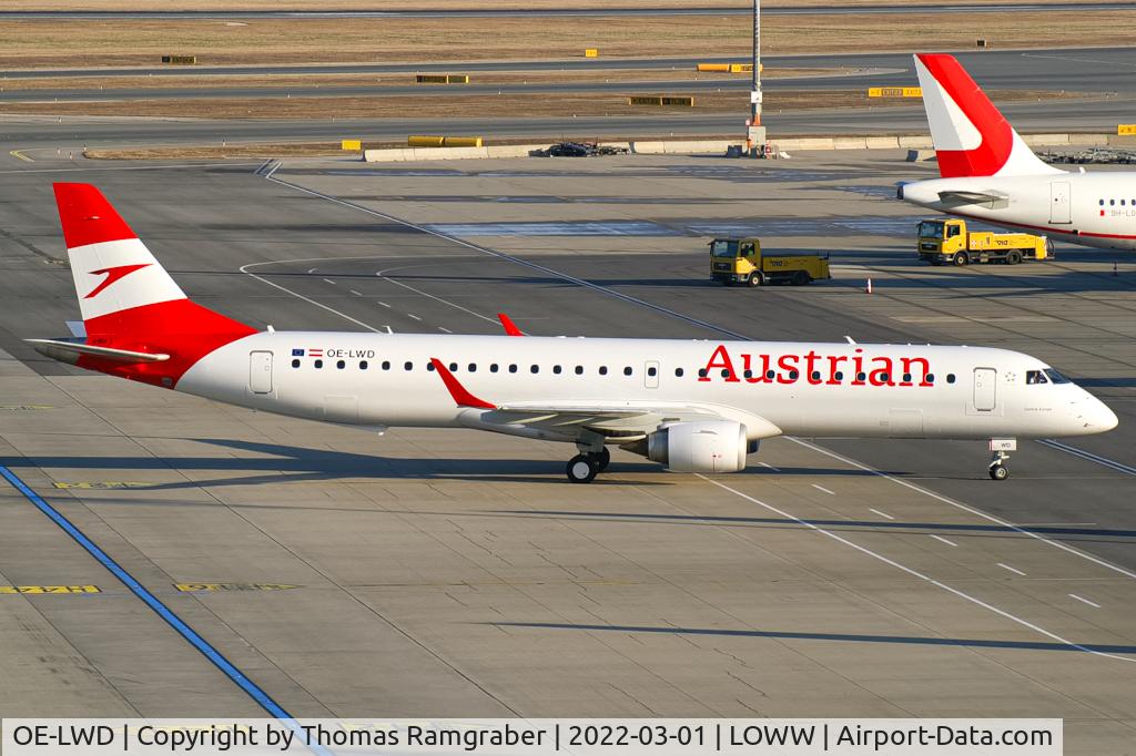 OE-LWD, 2011 Embraer 195LR (ERJ-190-200LR) C/N 19000411, Austrian Airlines Embraer 195
