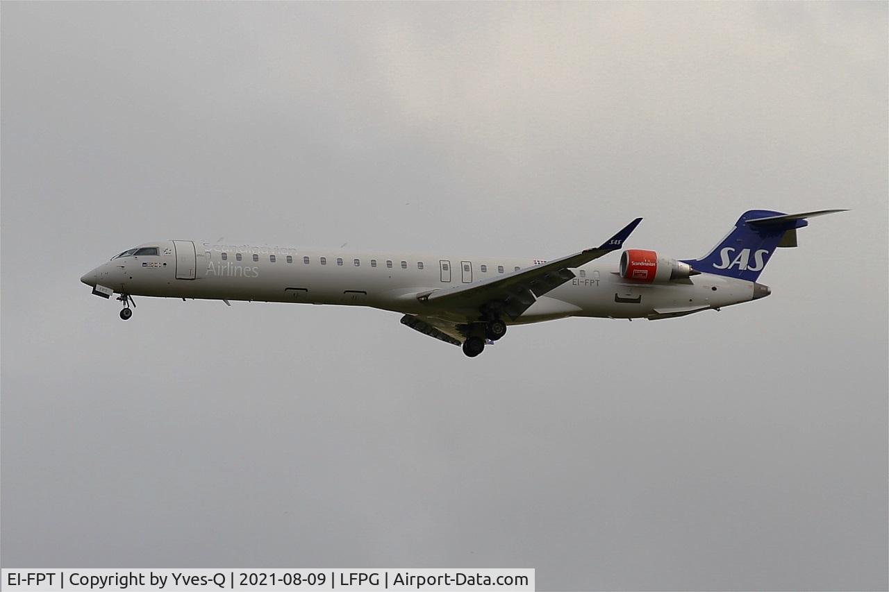EI-FPT, 2017 Bombardier CRJ-900LR (CL-600-2D24) C/N 15438, Bombardier CRJ-900LR, On final Rwy 26L, Roissy Charles De Gaulle Airport (LFPG-CDG)