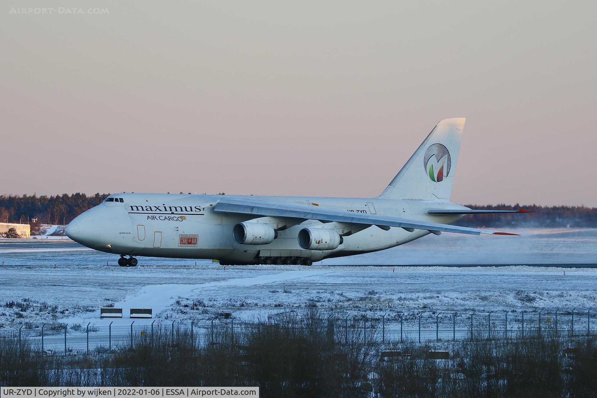 UR-ZYD, 2003 Antonov An-124-100 Ruslan C/N 19530502843, RWY 01L