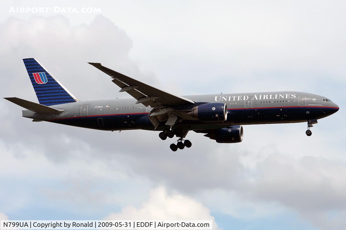 N799UA, 1998 Boeing 777-222 C/N 26926, at fra