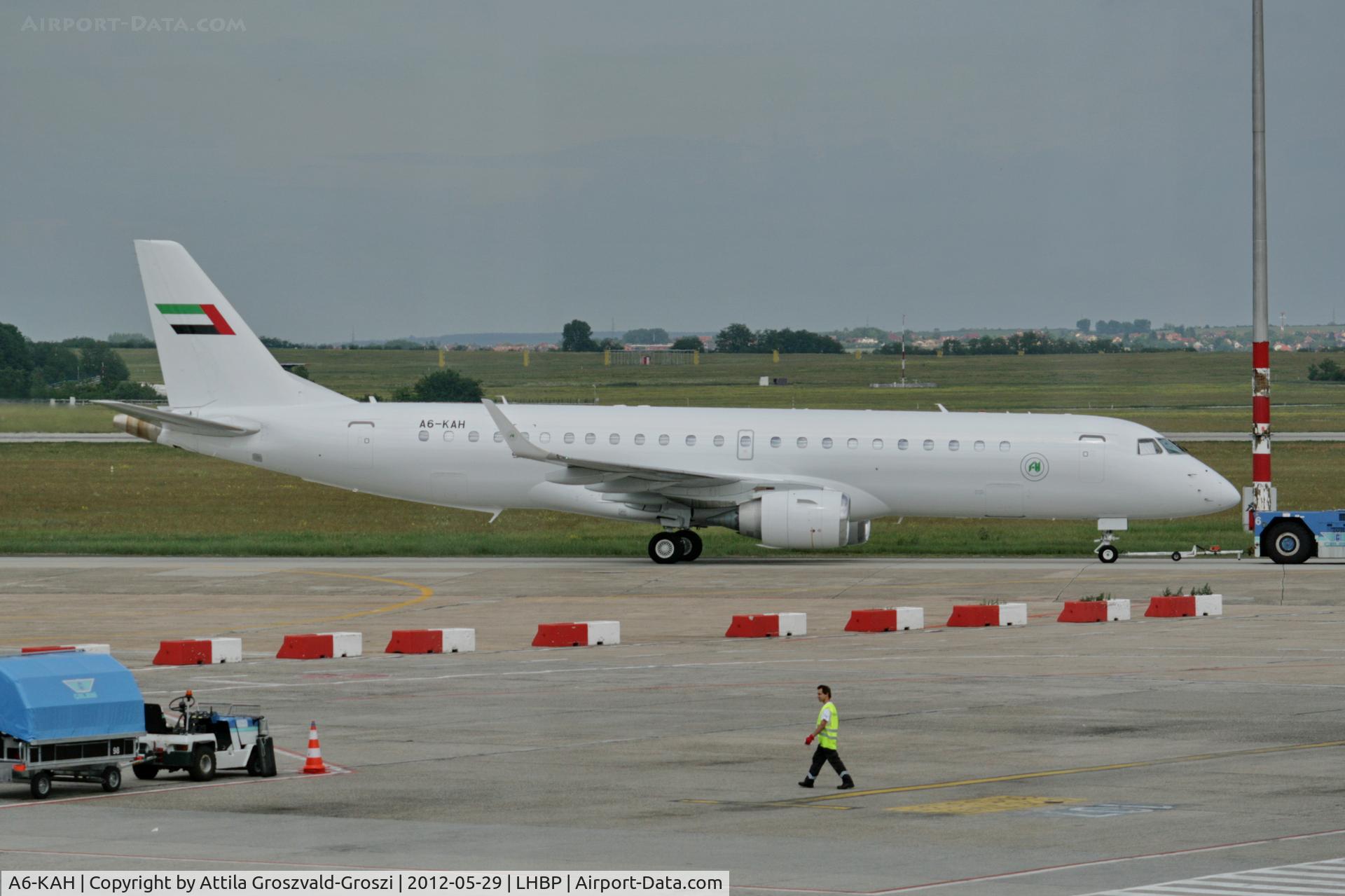 A6-KAH, 2010 Embraer ERJ-190-100ECJ Lineage 1000 C/N 19000236, LHBP - Budapest Airport-Ferihegy I. Hungary