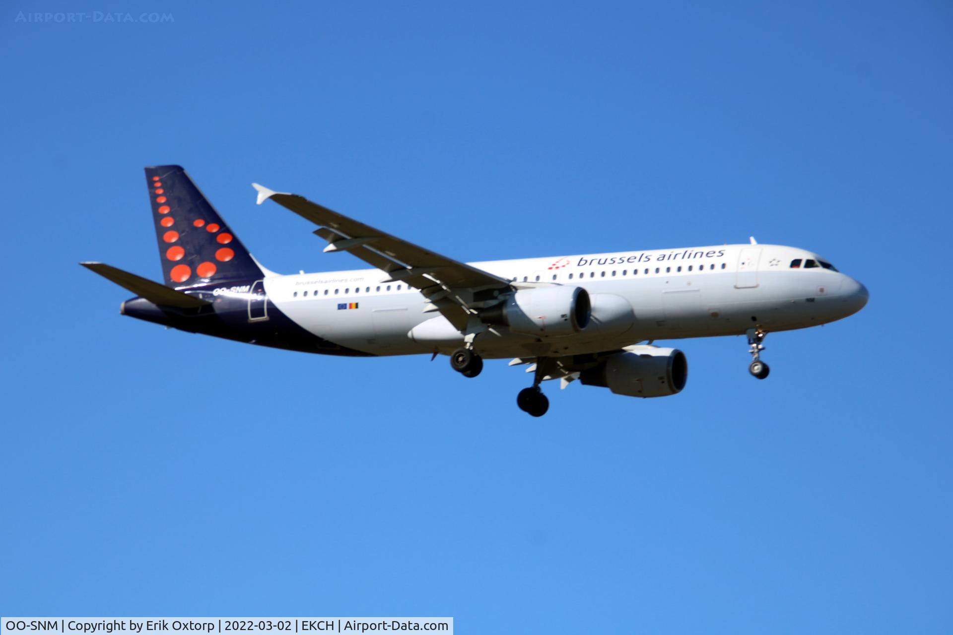 OO-SNM, 2003 Airbus A320-214 C/N 2003, OO-SNM landing rw 04L