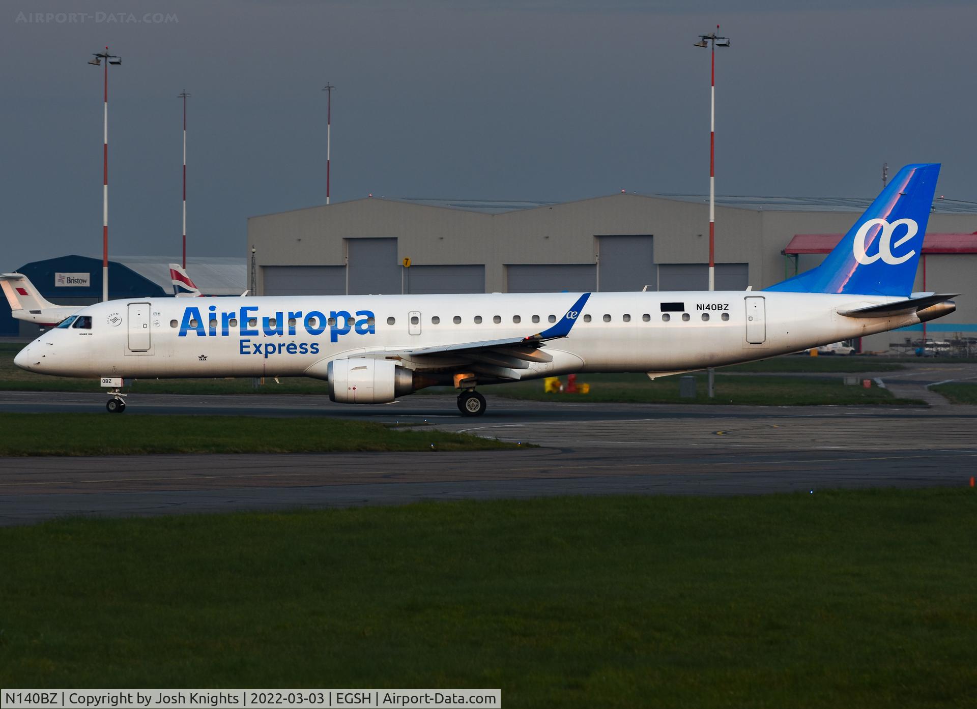 N140BZ, 2009 Embraer ERJ 190-200LR (ERJ-195) C/N 19000245, Departing to Keflavík Airport.
