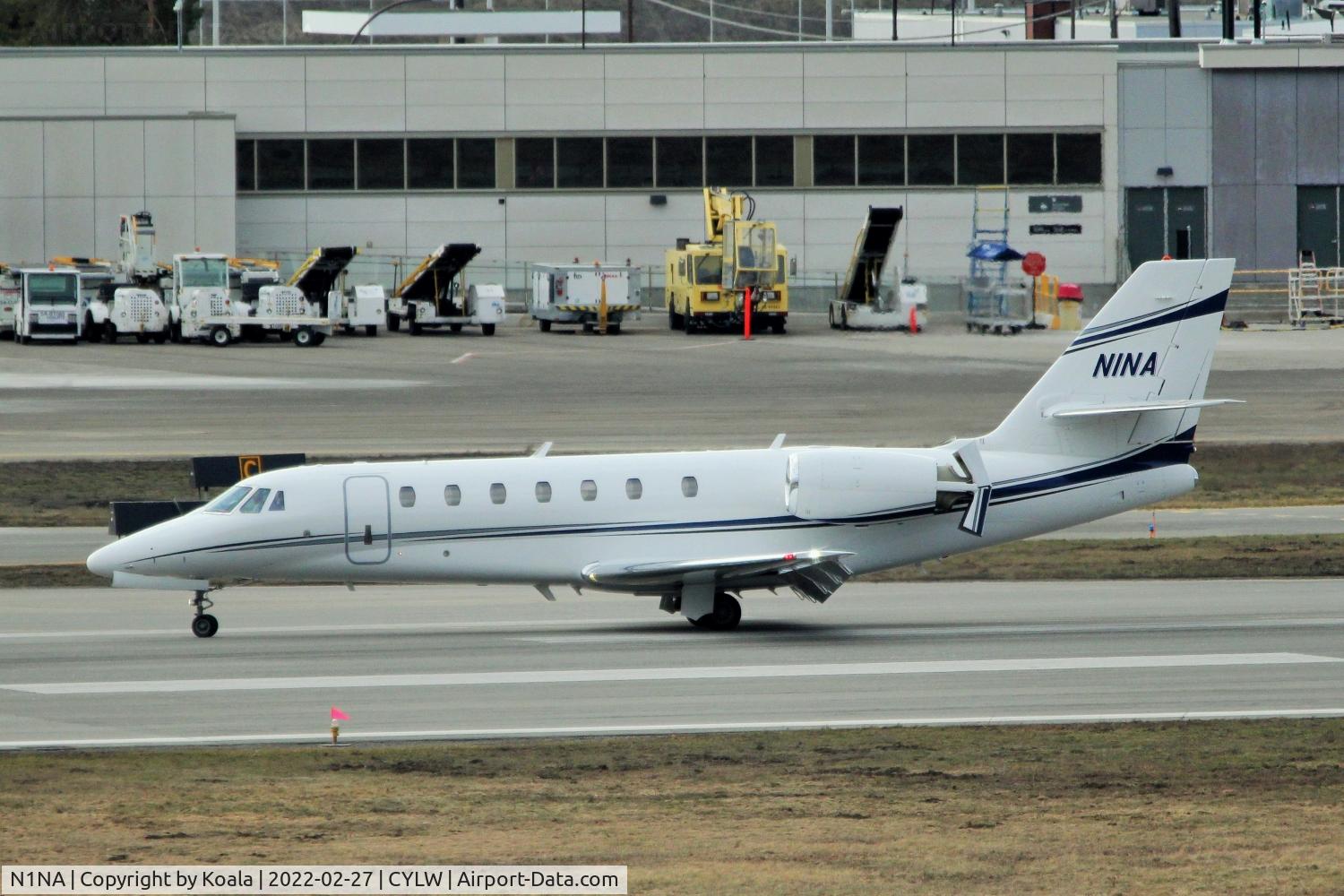N1NA, 2007 Cessna 680 Citation Sovereign C/N 680-0141, Arrival of another Biz-jet