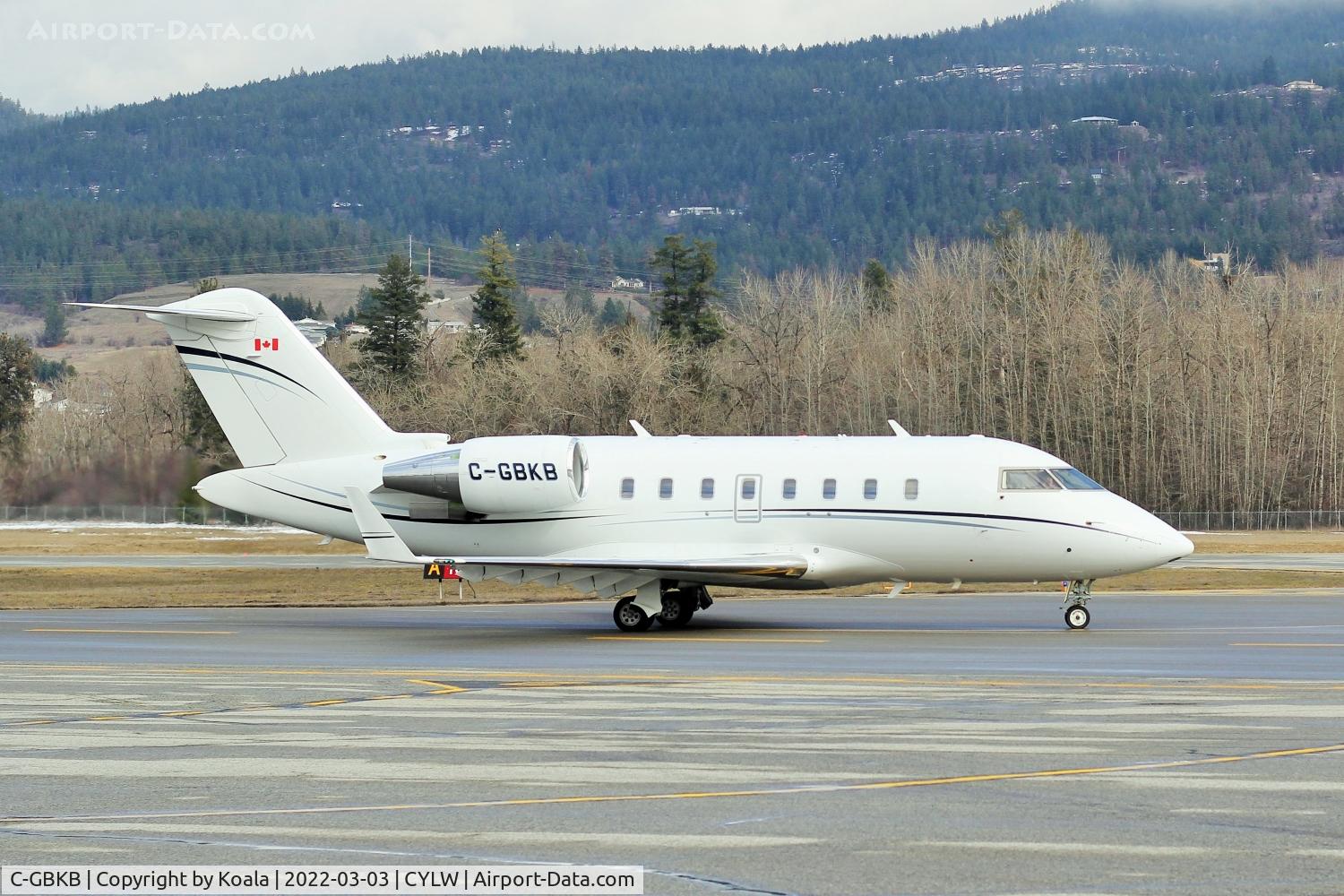 C-GBKB, 2009 Bombardier Challenger 605 (CL-600-2B16) C/N 5789, Ready for takeoff to Palm Springs (PSP)