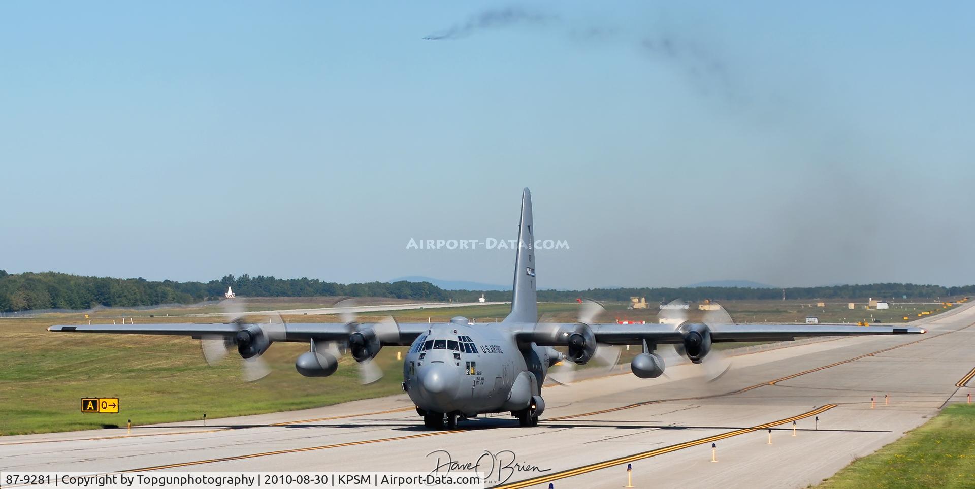 87-9281, 1987 Lockheed C-130H Hercules C/N 382-5122, Niagara Herc taxi's up as the Buff departs in the distance