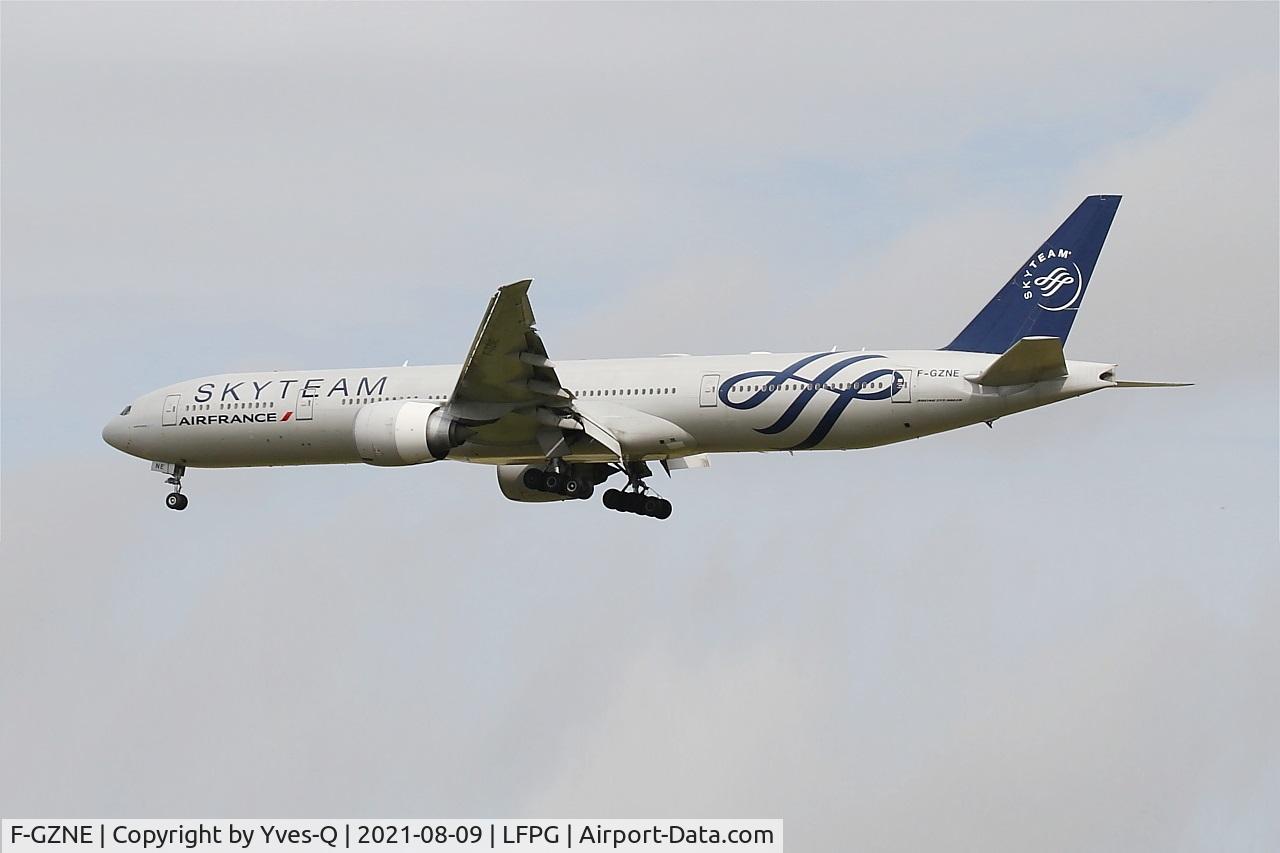 F-GZNE, 2009 Boeing 777-328/ER C/N 37432, Boeing 777-328ER, On final rwy 26L, Roissy Charles De Gaulle airport (LFPG-CDG)