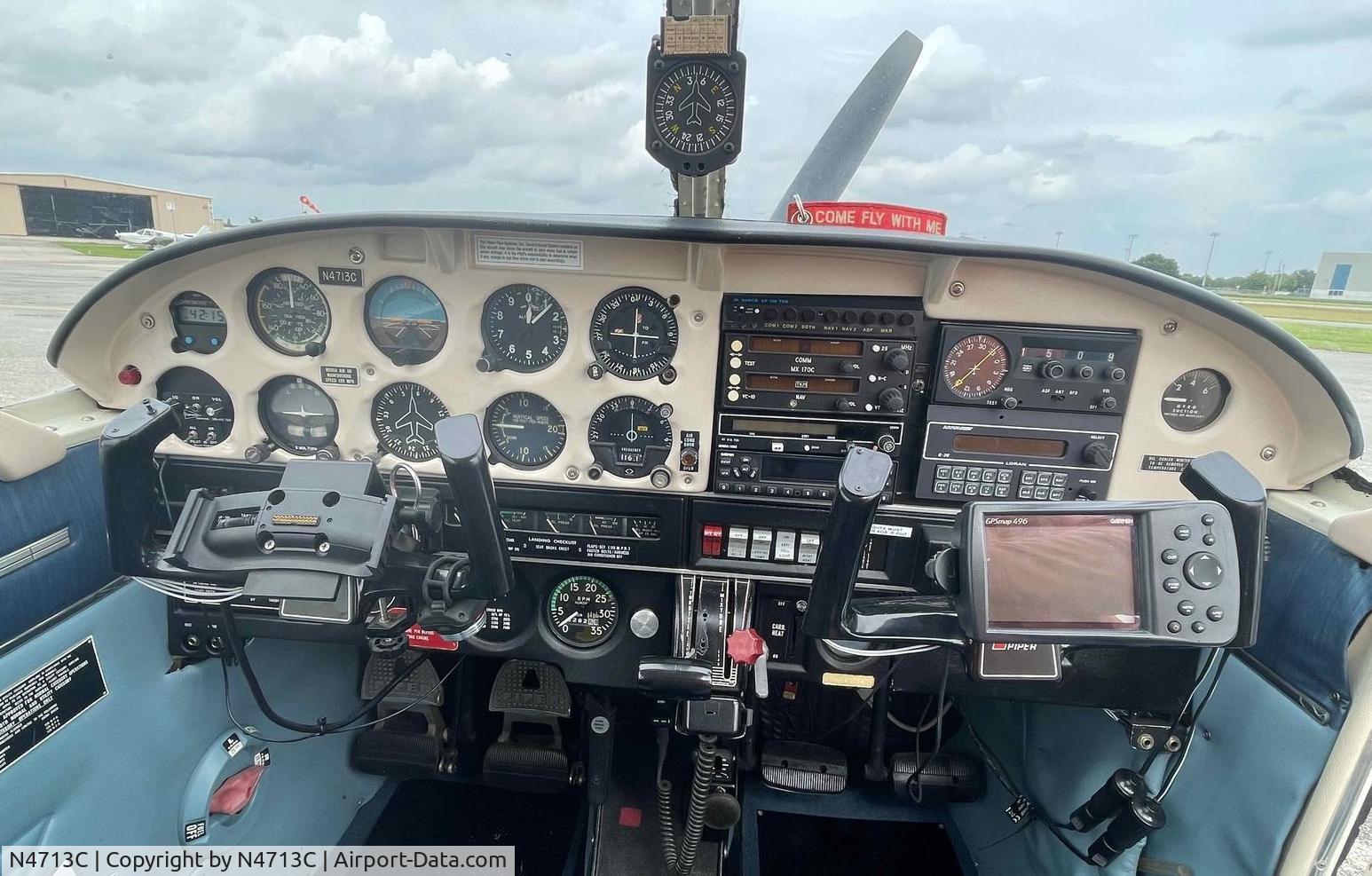 N4713C, 1972 Piper PA-28-140 C/N 28-7225574, 1972 Piper PA-28-140