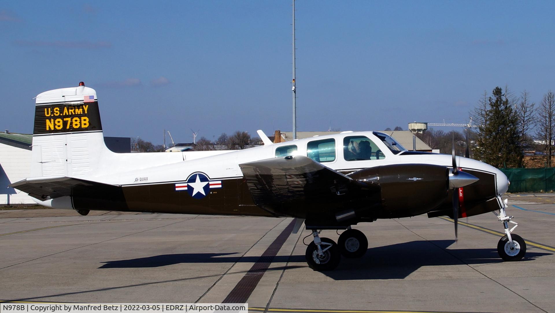 N978B, 1961 Beech D50E Twin Bonanza C/N DH-314, fuel stop