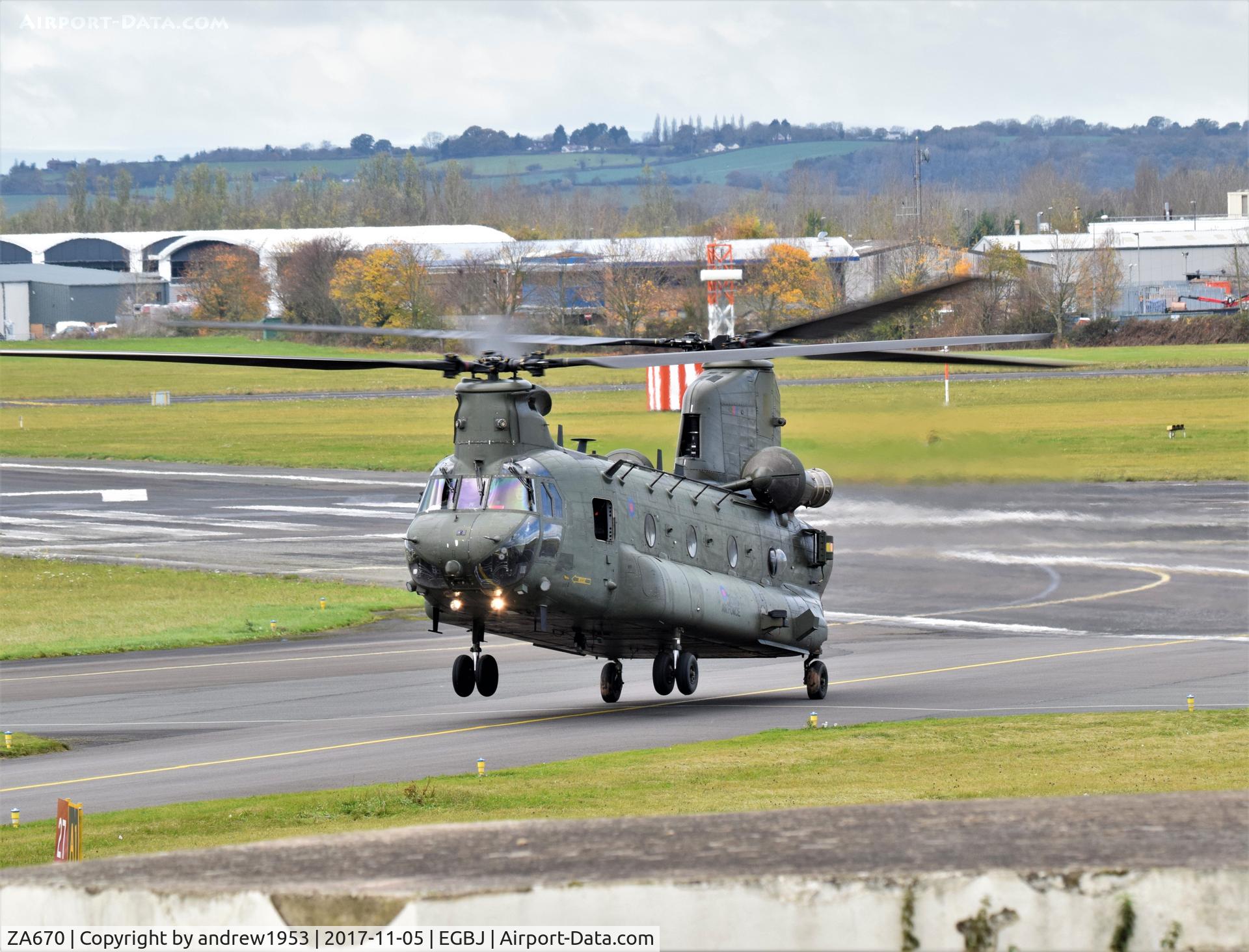 ZA670, Boeing Vertol Chinook HC.4 C/N M/A001/B-812/M7032, ZA670 at Gloucestershire Airport.