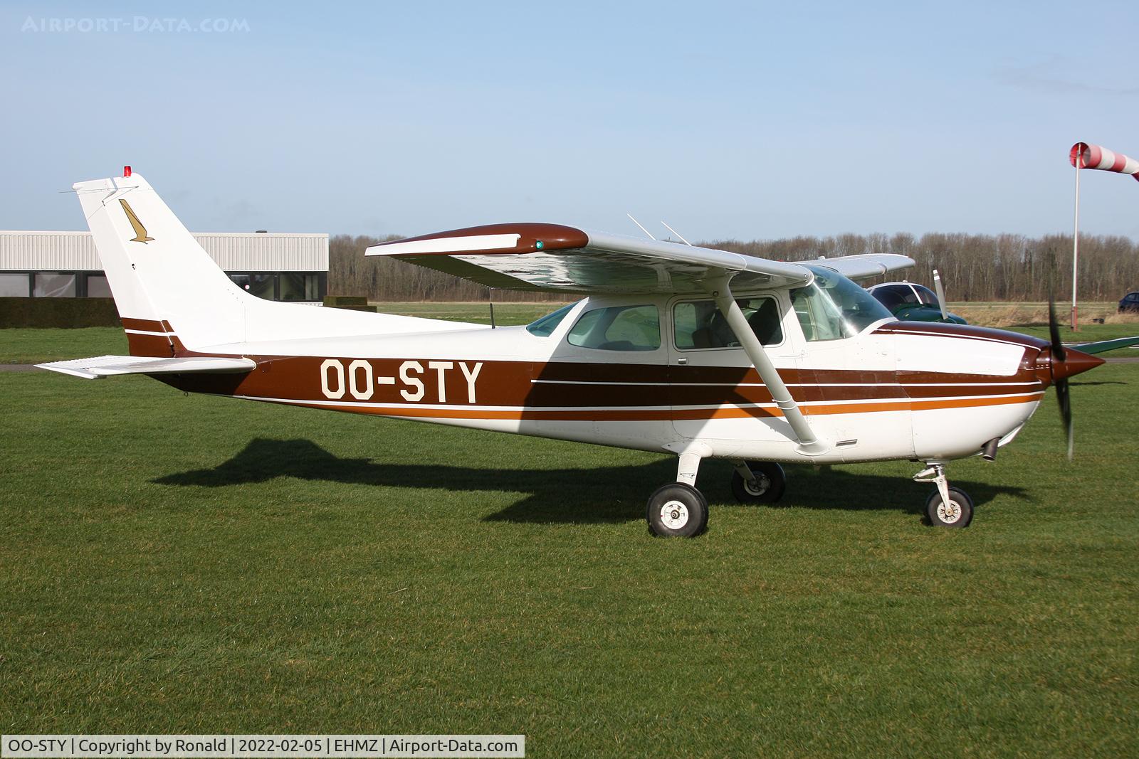 OO-STY, Cessna 172N C/N 17270980, at ehmz