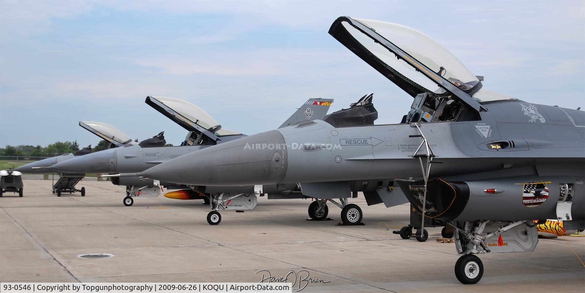 93-0546, 1993 Lockheed F-16C Fighting Falcon C/N CC-181, F-16 Demo jets getting pre-flighted by the crew chiefs
