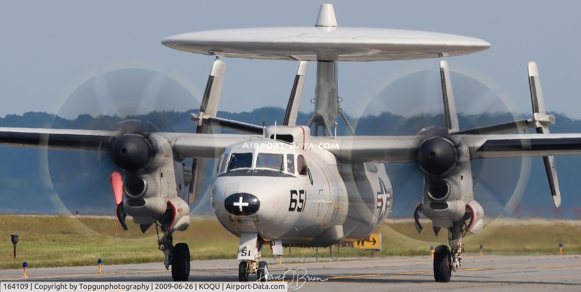 164109, Grumman E-2C Hawkeye Group 2 C/N A52-141, Hawkeye taxing to static ramp