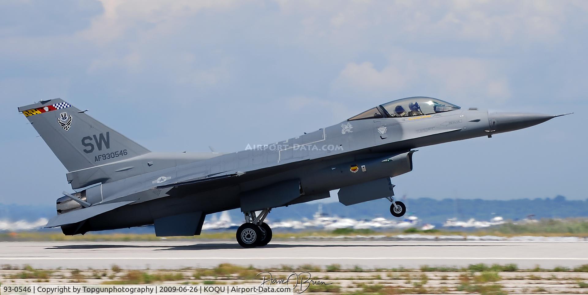 93-0546, 1993 Lockheed F-16C Fighting Falcon C/N CC-181, F-16 Demo touches down