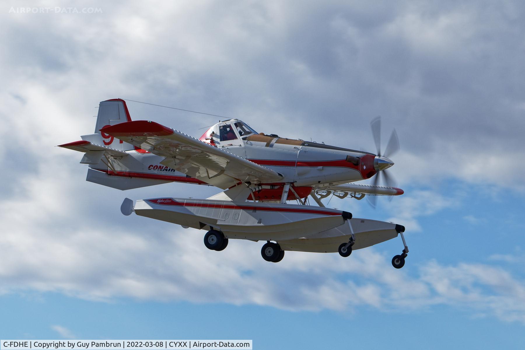 C-FDHE, 2009 Air Tractor AT-802F Fire Boss C/N 802A-0346, Landing on 07