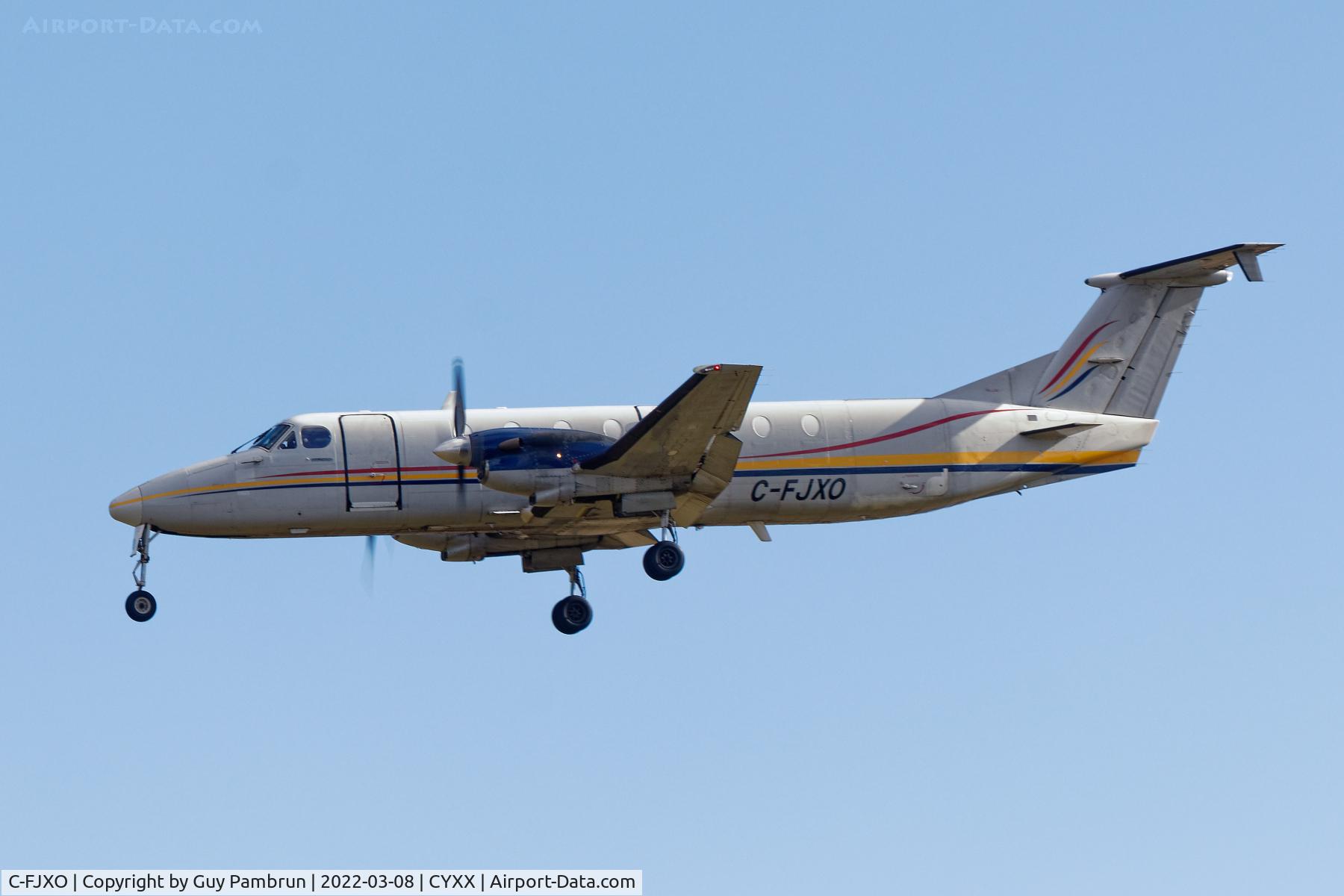 C-FJXO, 1990 Beech 1900C-1 C/N UC-124, Landing on 07