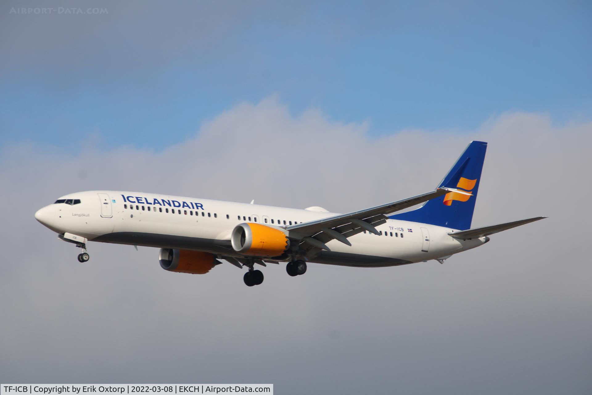 TF-ICB, 2019 Boeing 737-9 MAX C/N 44568, TF-ICB landing rw 22L