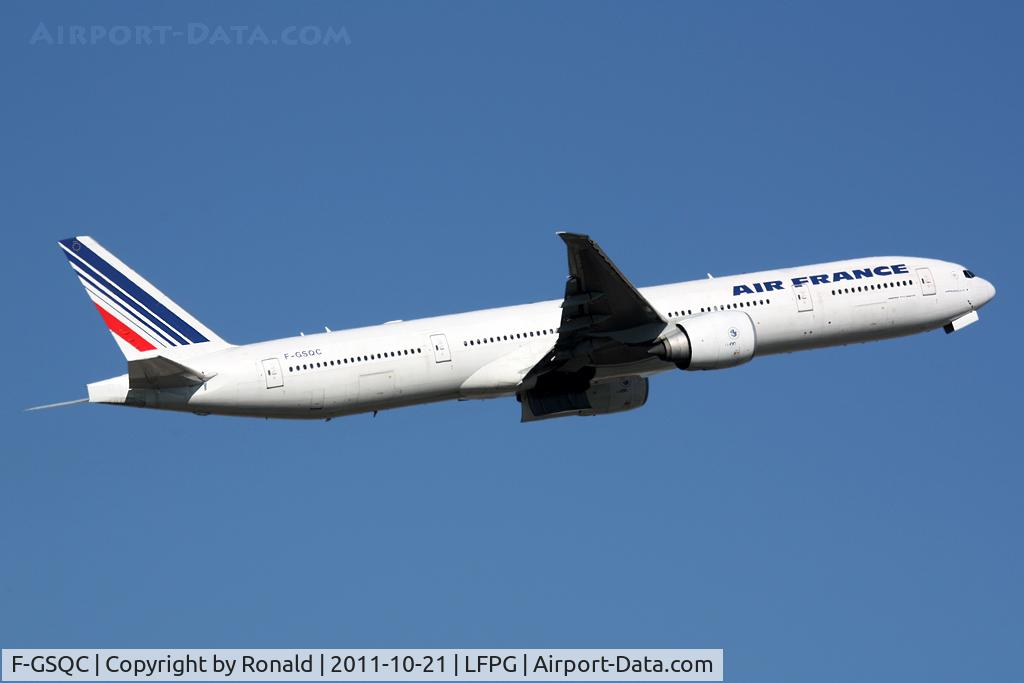 F-GSQC, 2004 Boeing 777-328/ER C/N 32727, at cdg