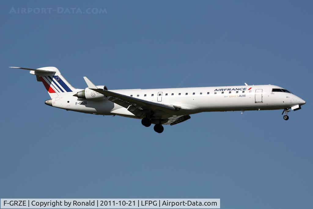 F-GRZE, 2001 Canadair CRJ-702 (CL-600-2C10) Regional Jet C/N 10032, at cdg