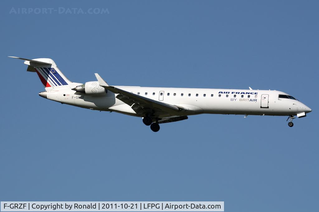 F-GRZF, 2002 Canadair CRJ-700 (CL-600-2C10) Regional Jet C/N 10036, at cdg