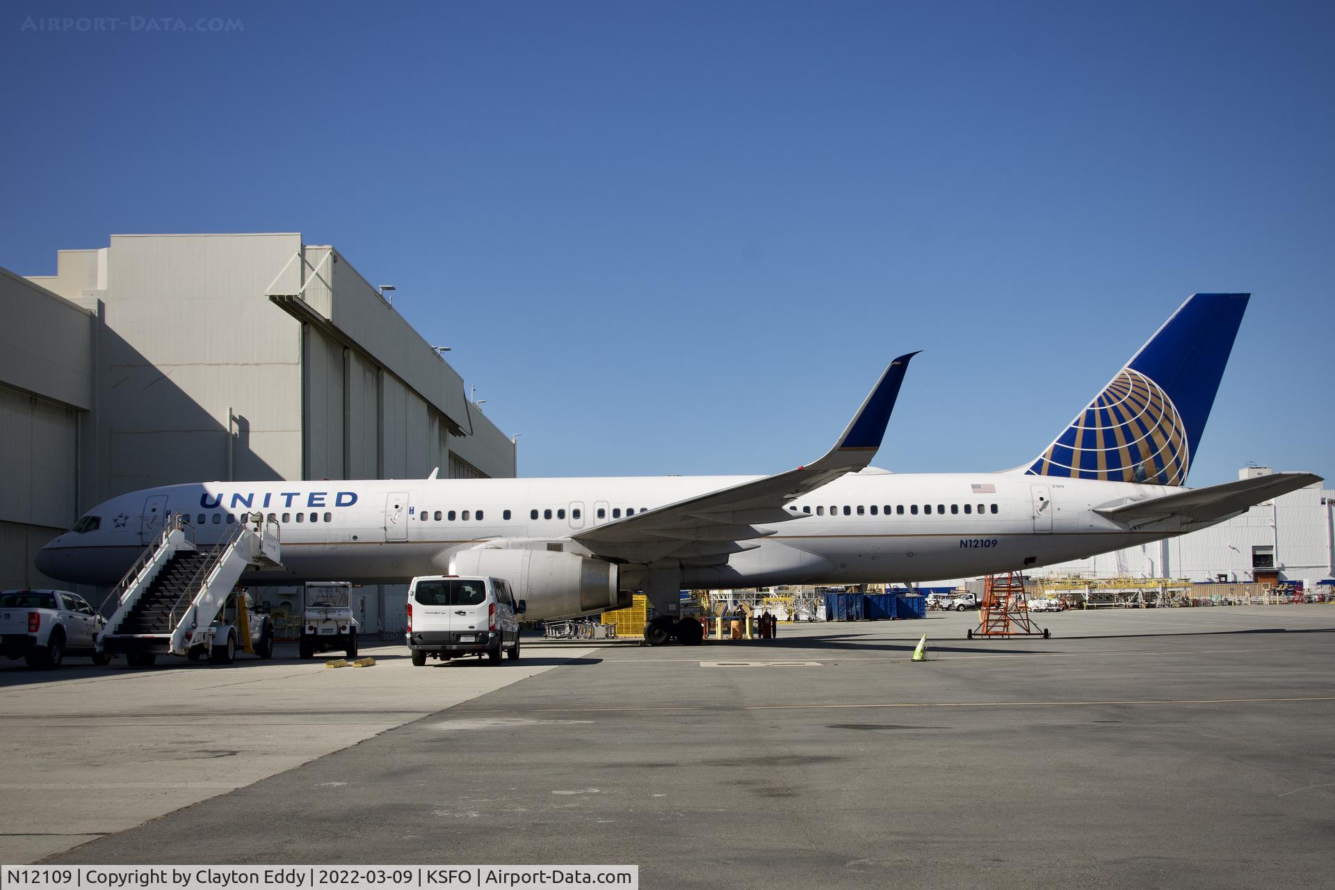 N12109, 1994 Boeing 757-224 C/N 27299, SFO 2022.