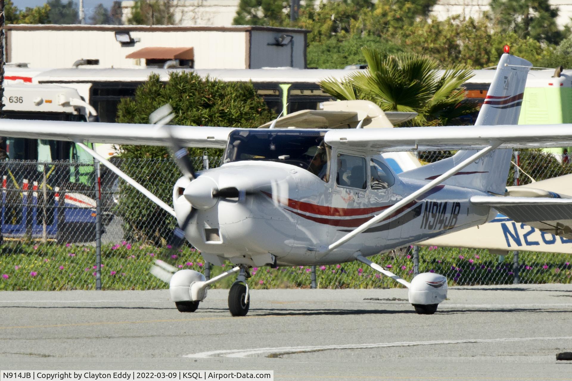 N914JB, 2000 Cessna 182S Skylane C/N 18280786, San Carlos Airport in California 2022.