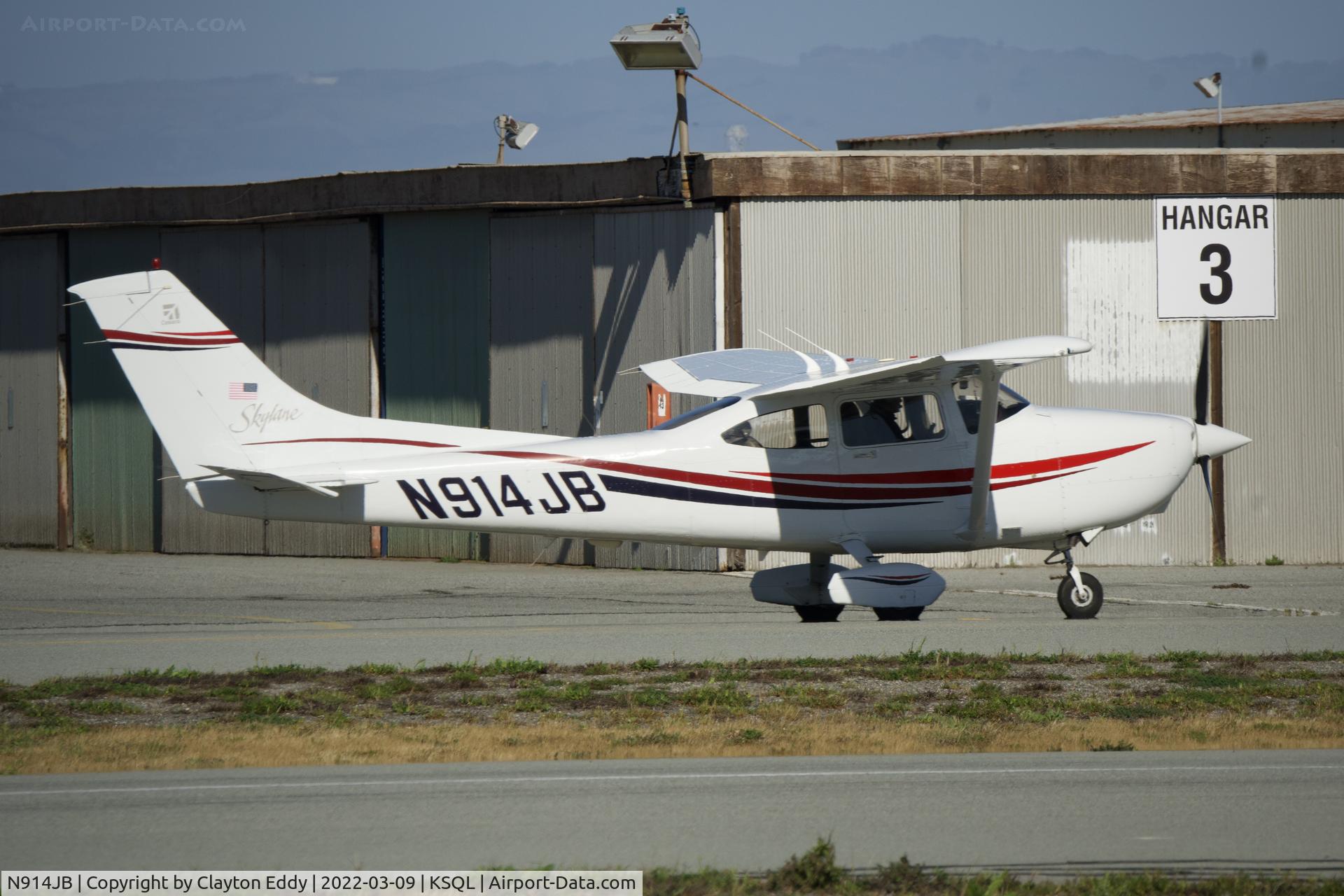 N914JB, 2000 Cessna 182S Skylane C/N 18280786, San Carlos Airport in California 2022.