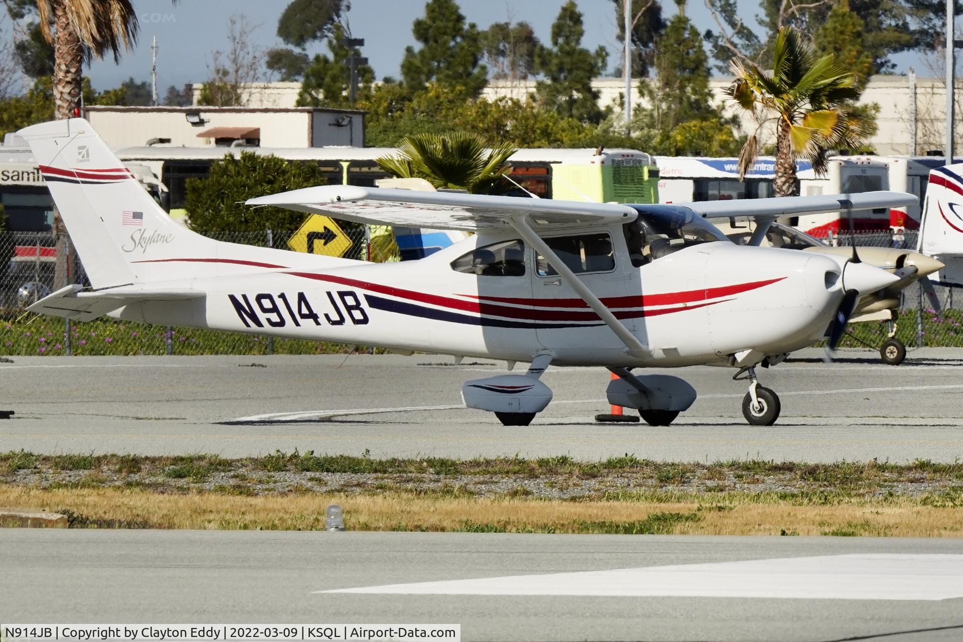N914JB, 2000 Cessna 182S Skylane C/N 18280786, San Carlos Airport in California 2022.