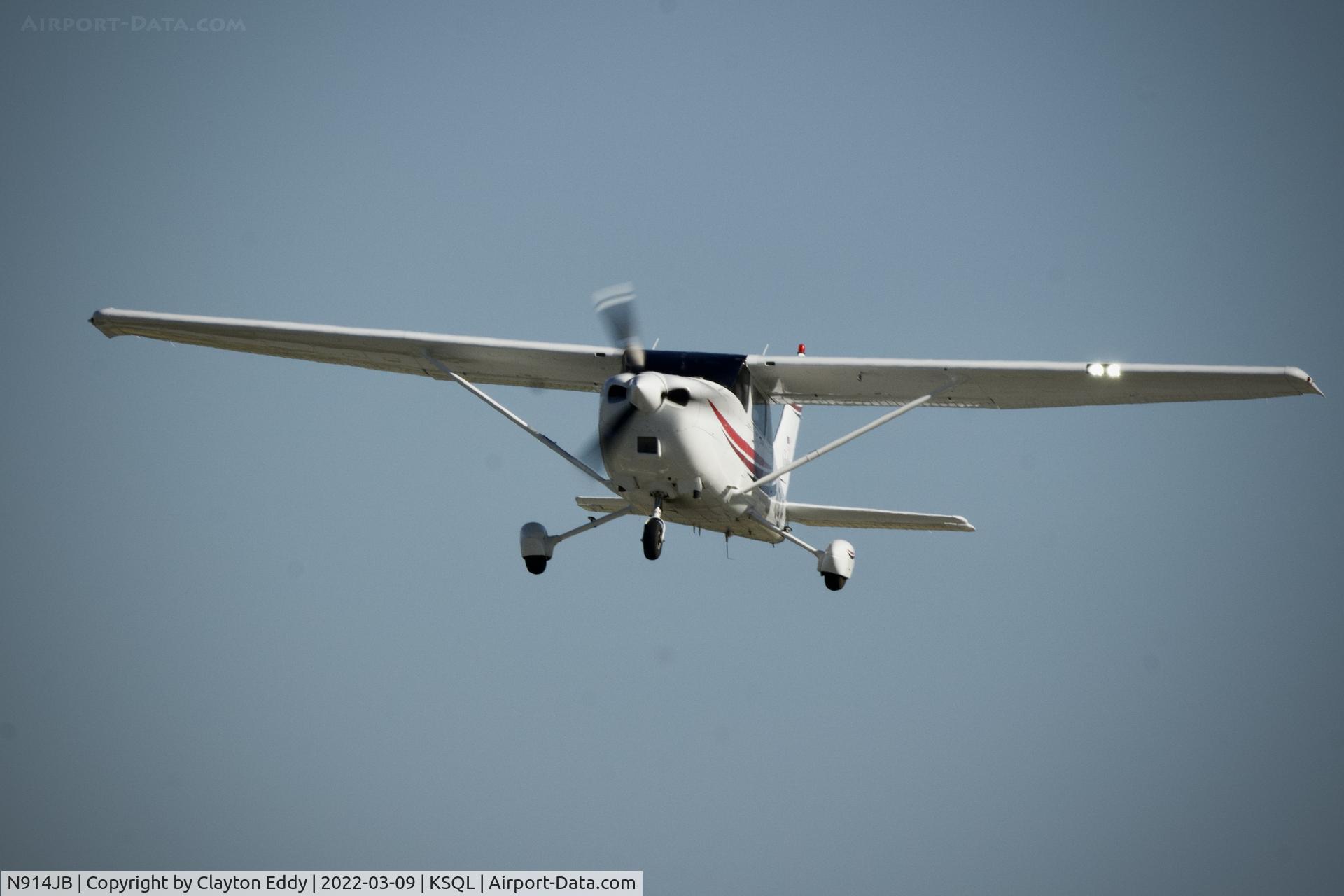 N914JB, 2000 Cessna 182S Skylane C/N 18280786, San Carlos Airport in California 2022.