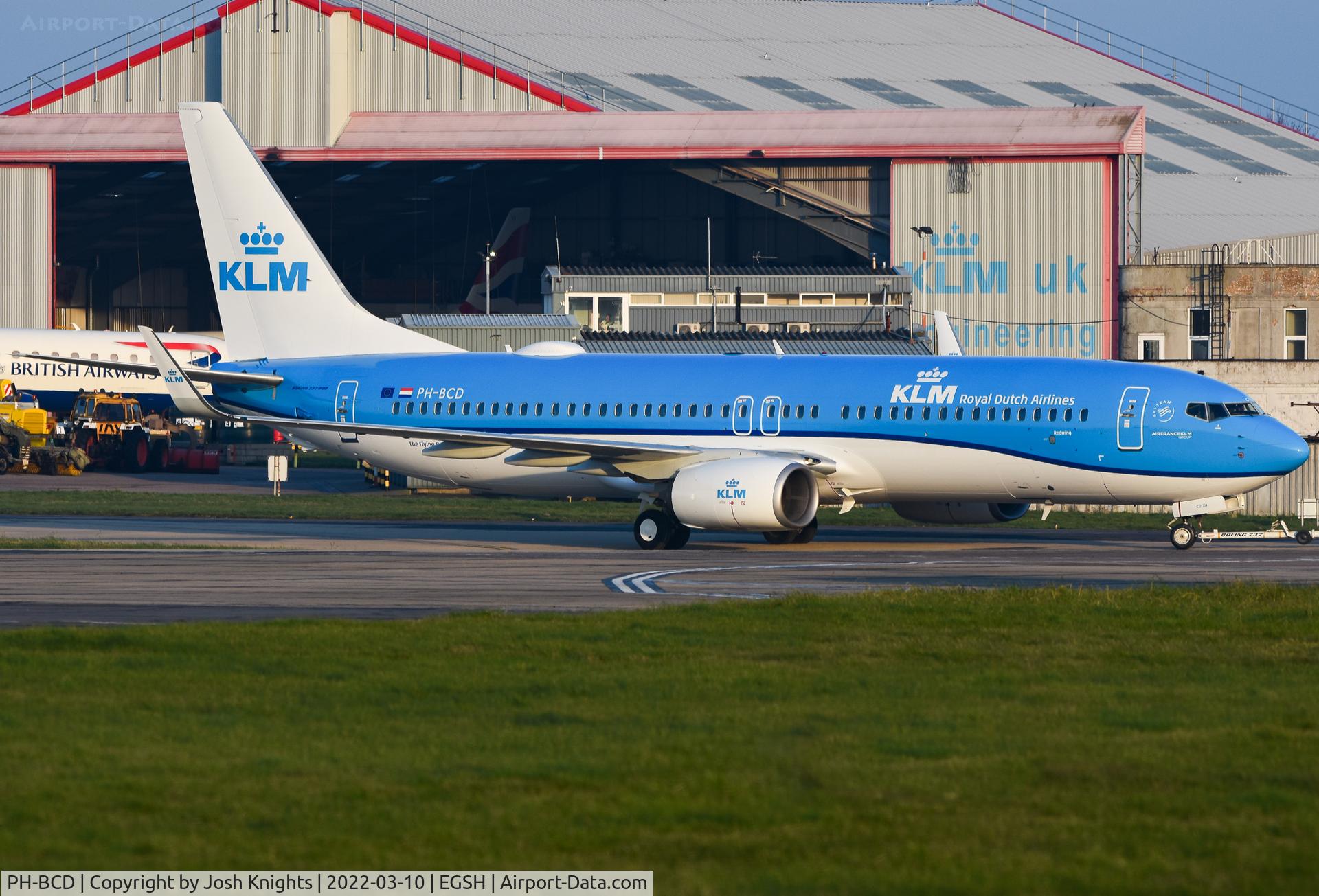 PH-BCD, 2013 Boeing 737-8K2 C/N 42149, On Tug To Stand After Respray Into The Updated KLM Livery.